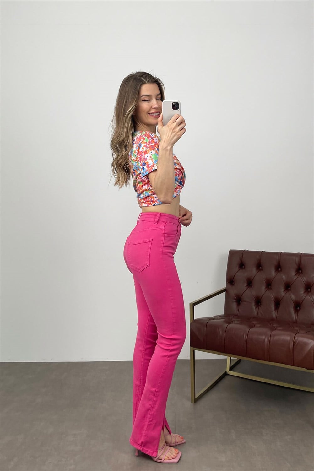 Fuşya Yırtmaçlı Jean