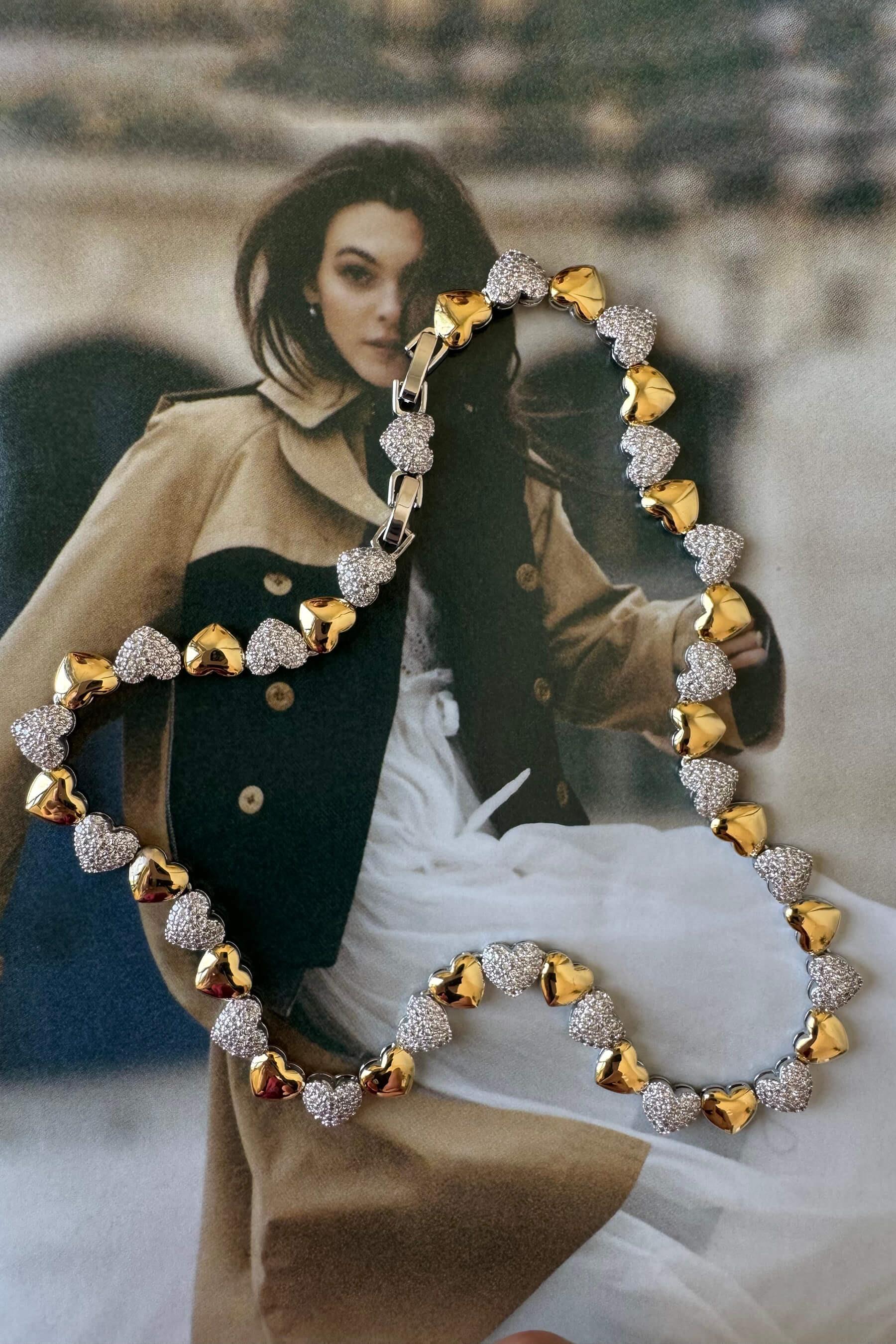 Gold ve Zirkon Taşlı Kalpli Tam Tur Çelik Kolye