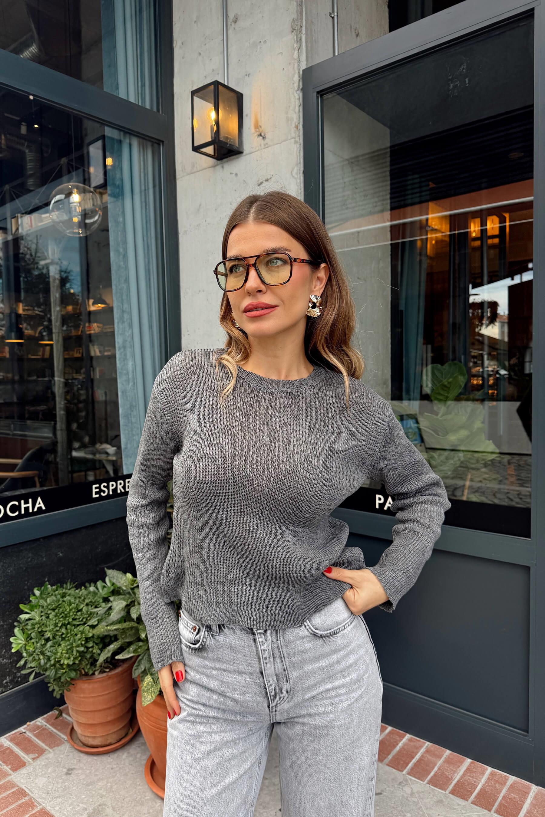 Gri Düğmeli Ajurlu Hırka