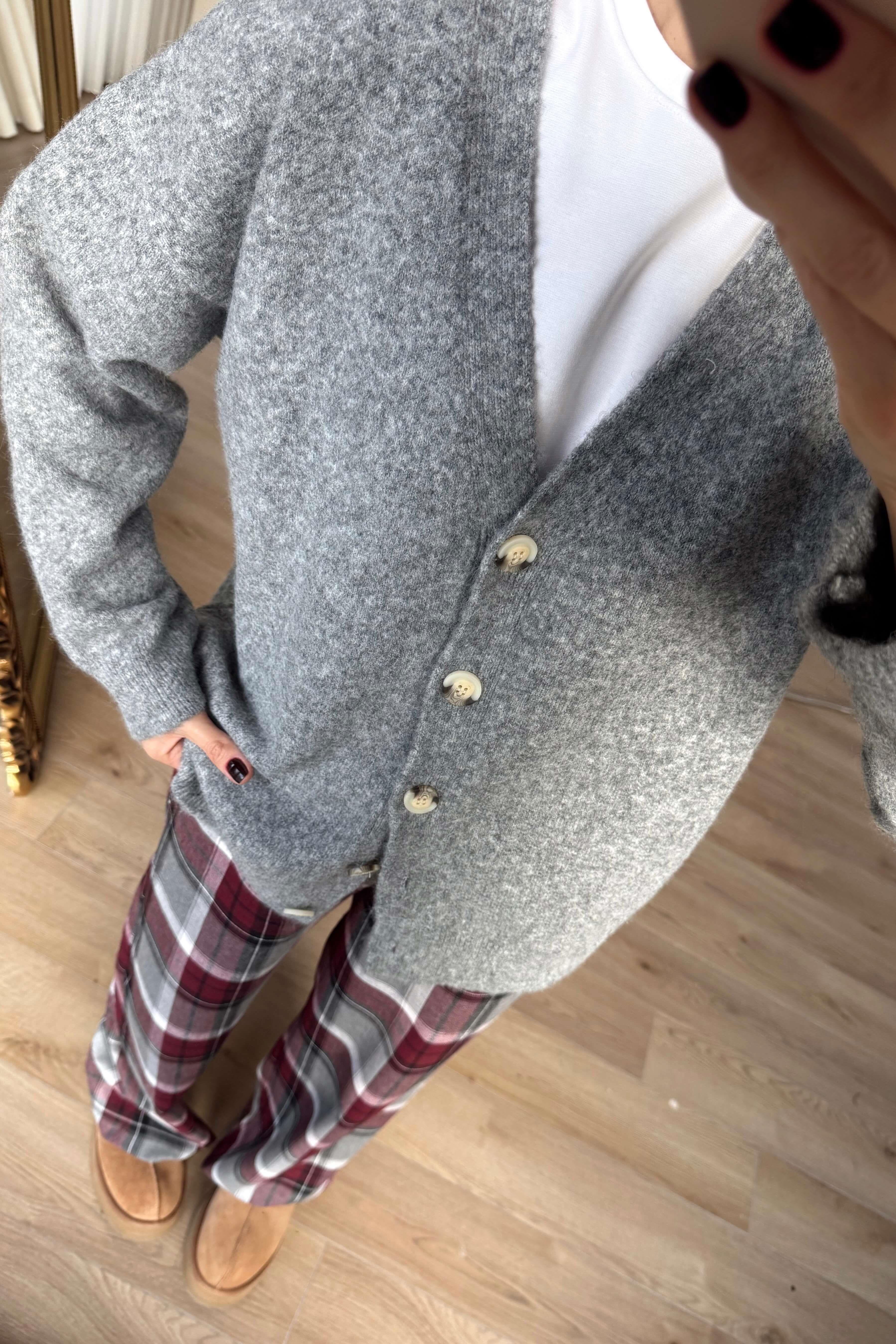 Gri Düğmeli Oversize Yün Dokulu Hırka