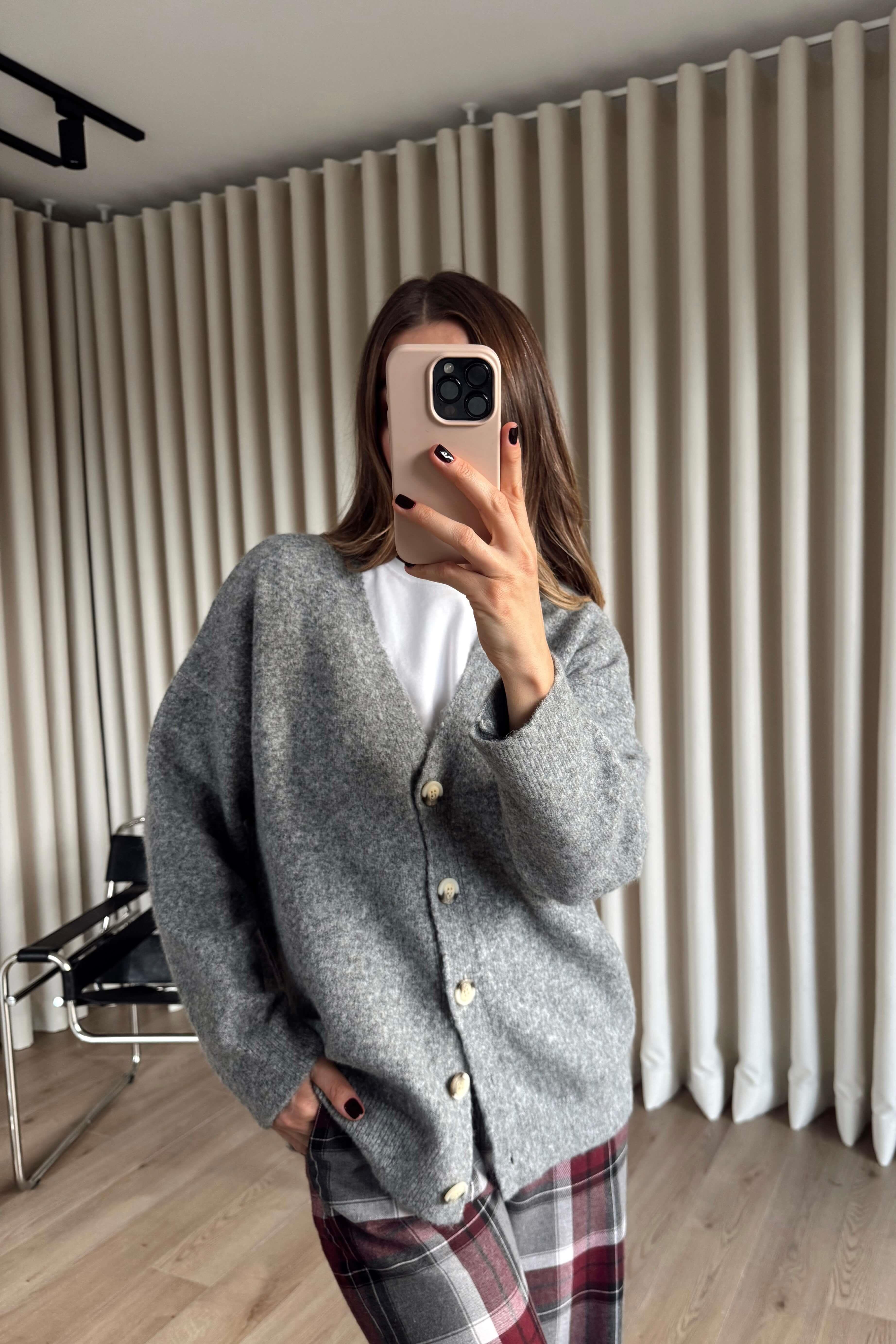 Gri Düğmeli Oversize Yün Dokulu Hırka
