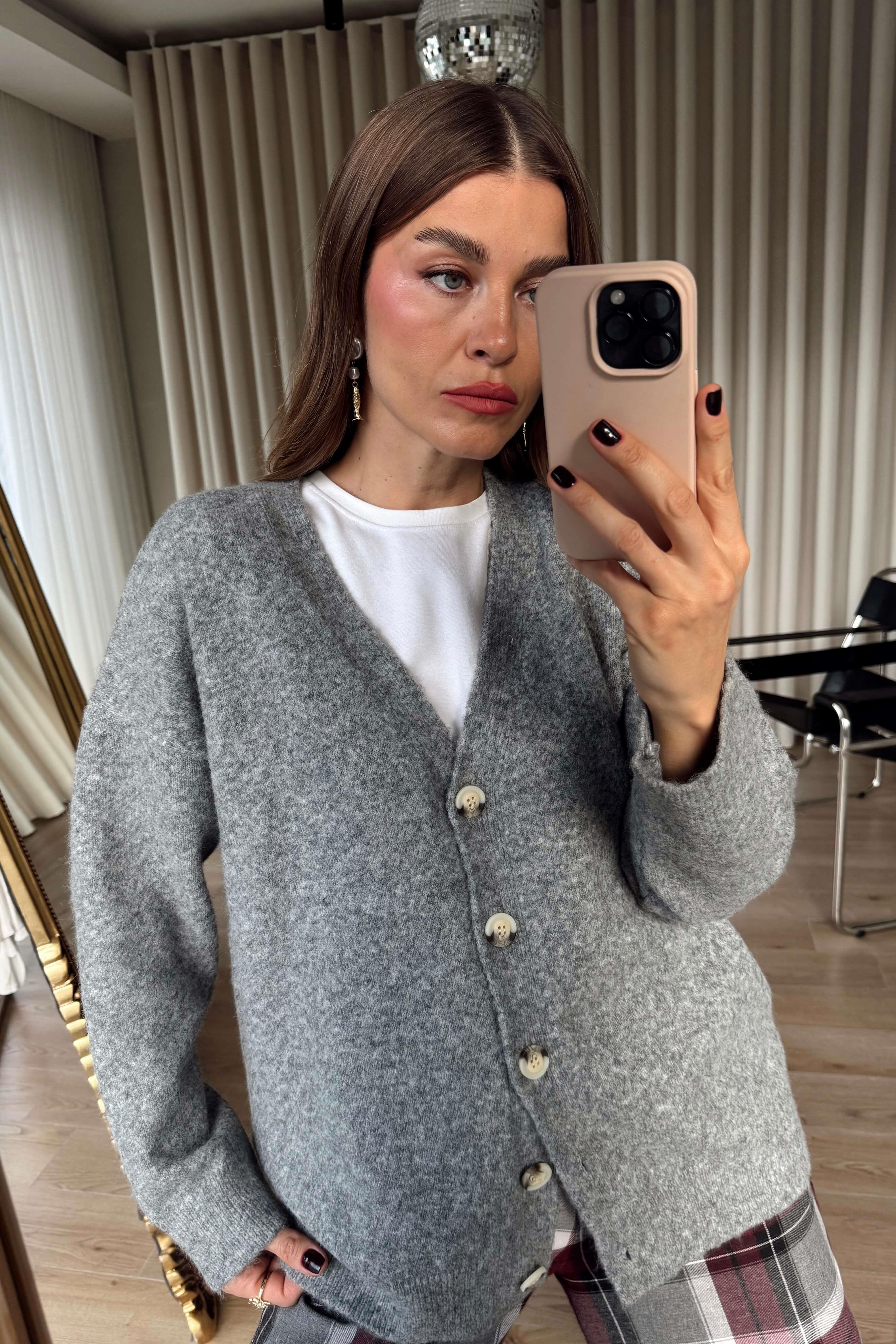 Gri Düğmeli Oversize Yün Dokulu Hırka