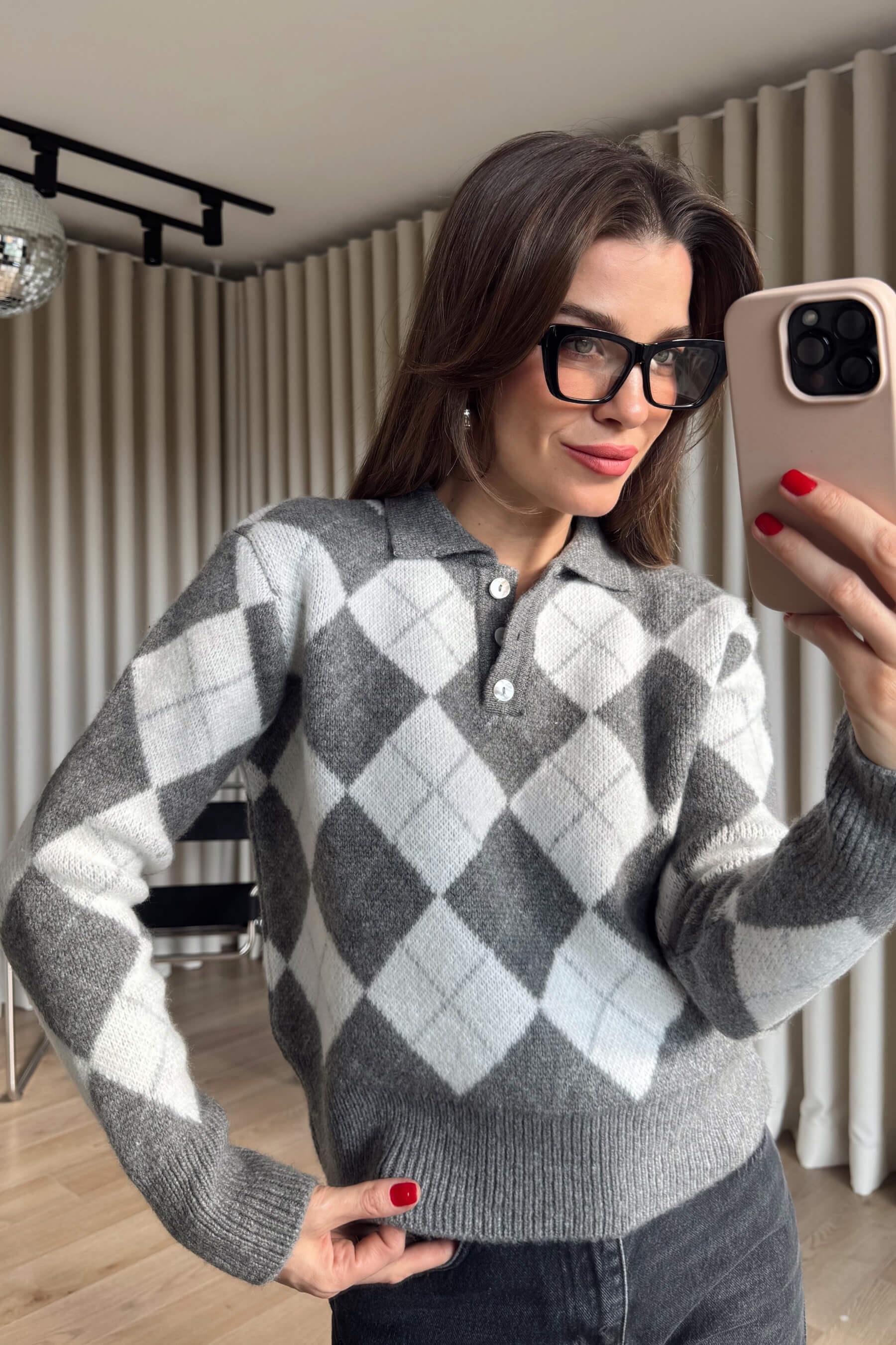 Gri Ekru Baklava Desenli Polo Yaka Atkılı Oversize Kazak