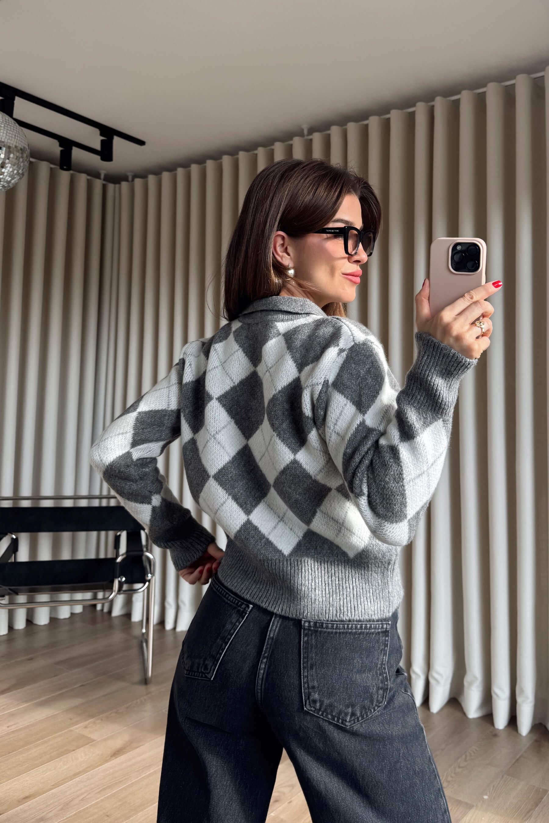 Gri Ekru Baklava Desenli Polo Yaka Atkılı Oversize Kazak