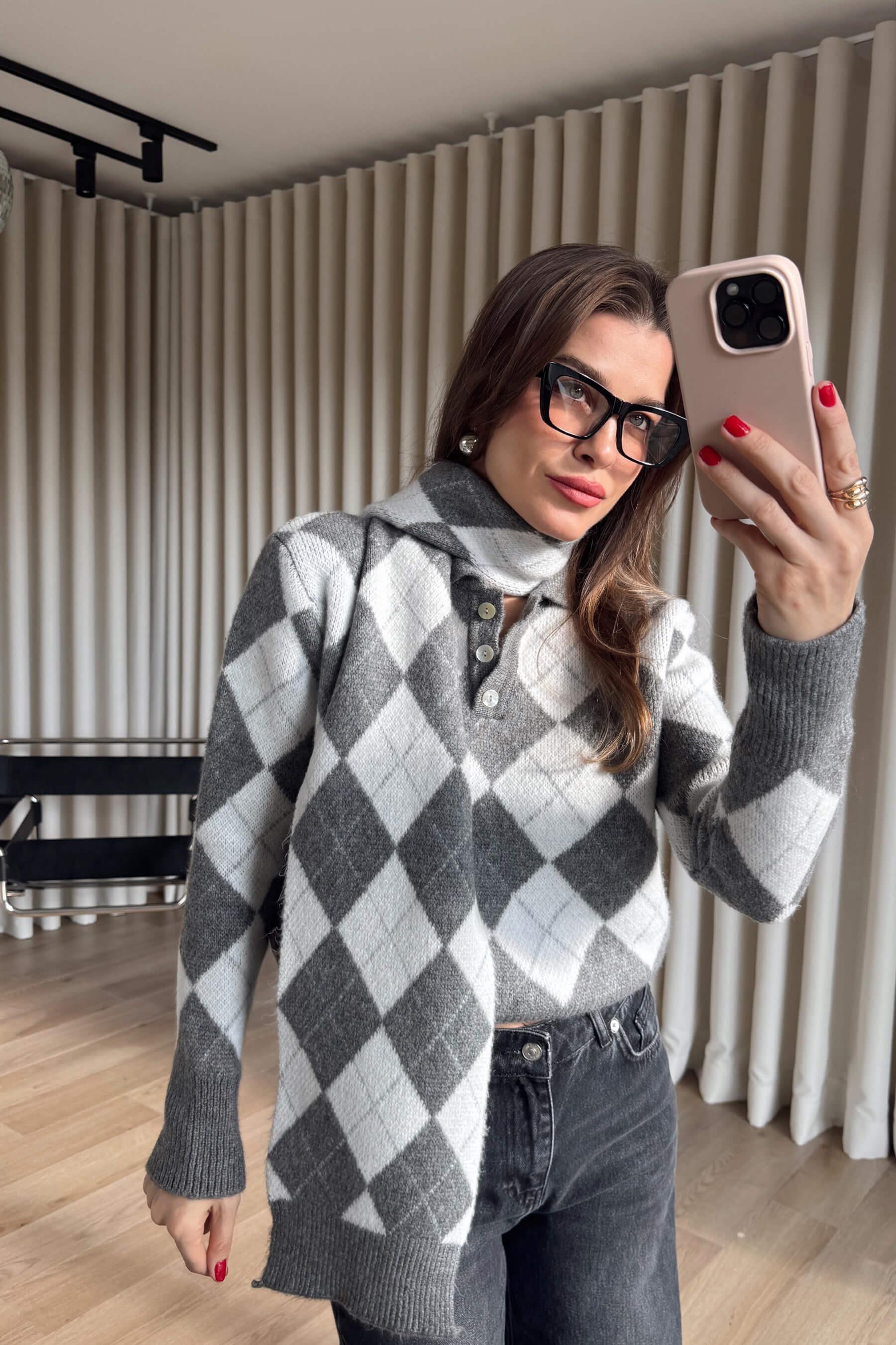 Gri Ekru Baklava Desenli Polo Yaka Atkılı Oversize Kazak