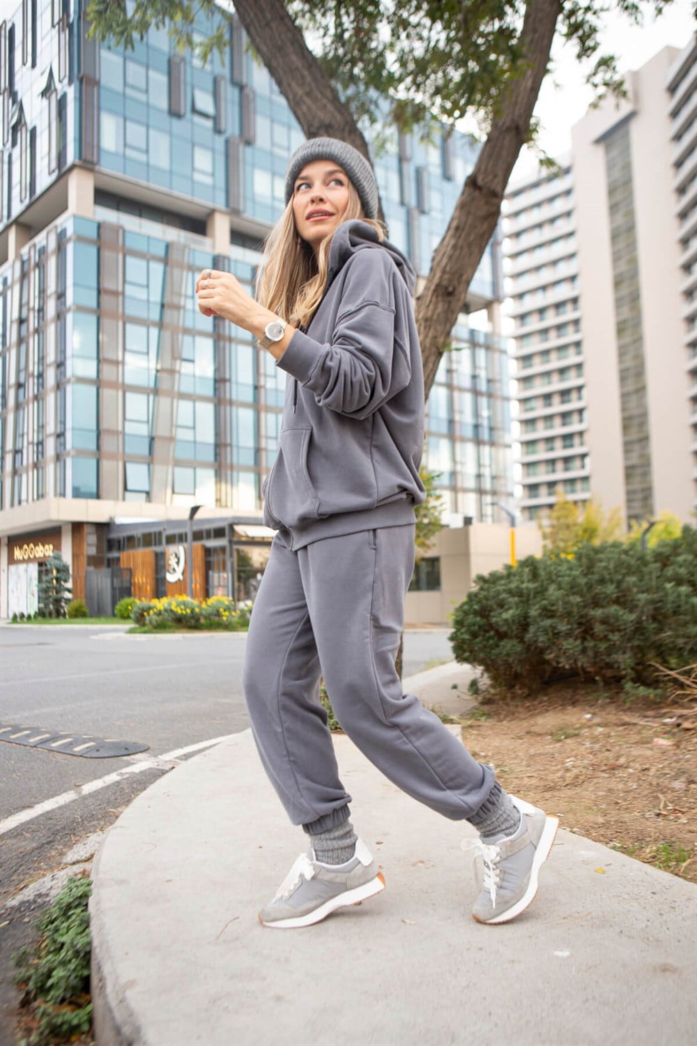 Gri Fermuarlı Sweatshirt