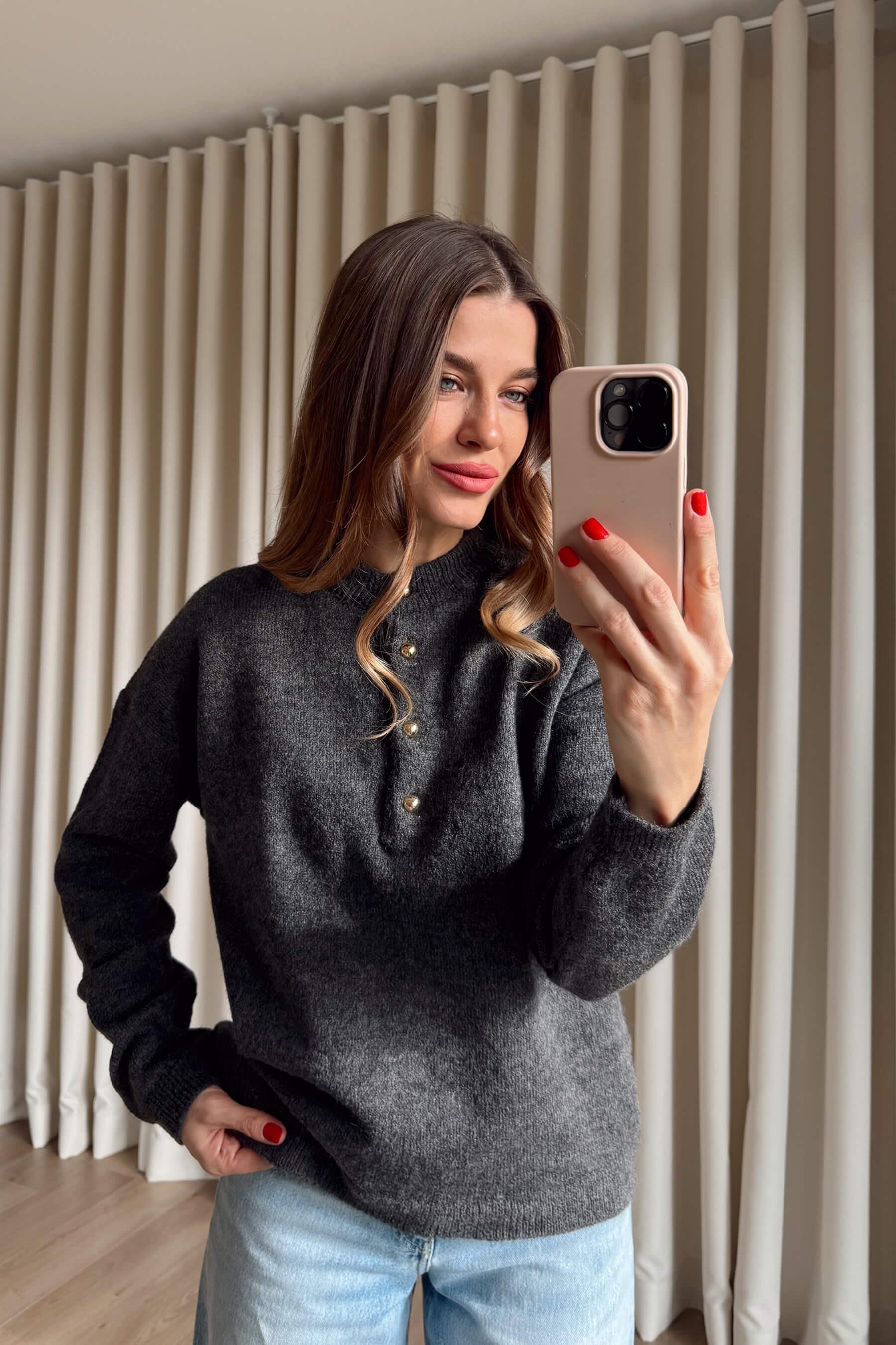 Gri Gold Düğmeli Oversize Triko Kazak