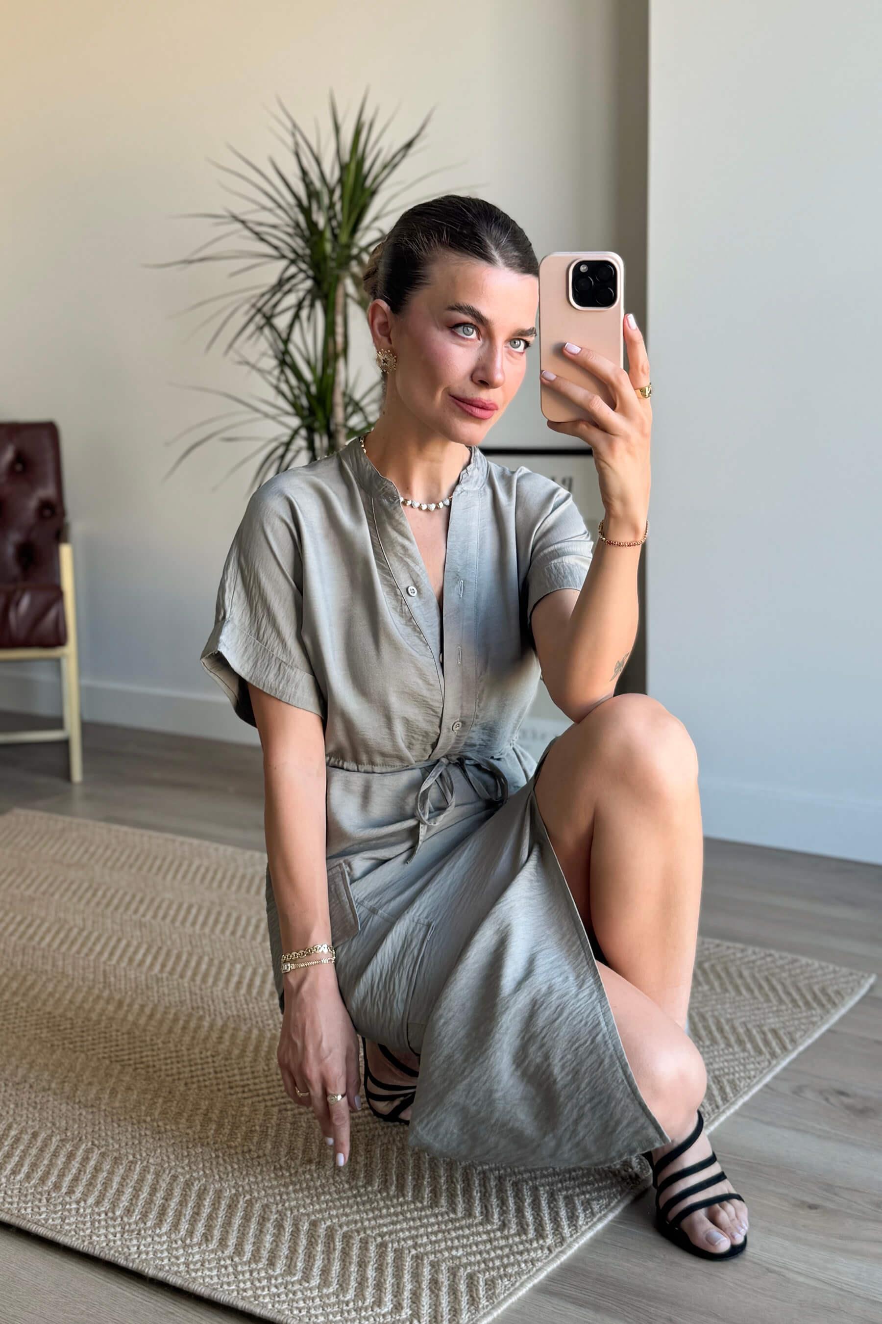 Gri Haki Hakim Yaka Beli Bağcıklı Yırtmaçlı Gömlek Elbise