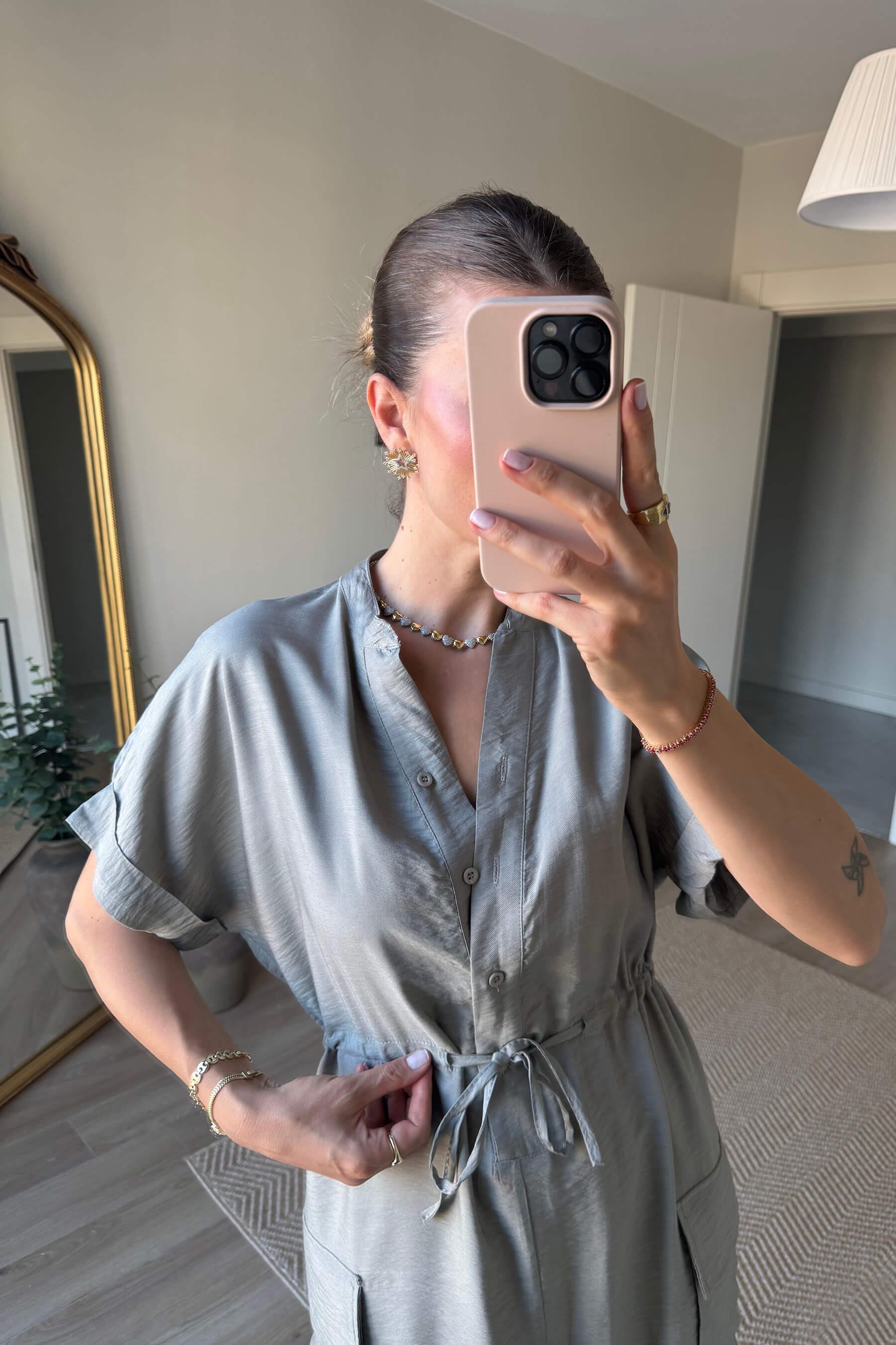 Gri Haki Hakim Yaka Beli Bağcıklı Yırtmaçlı Gömlek Elbise