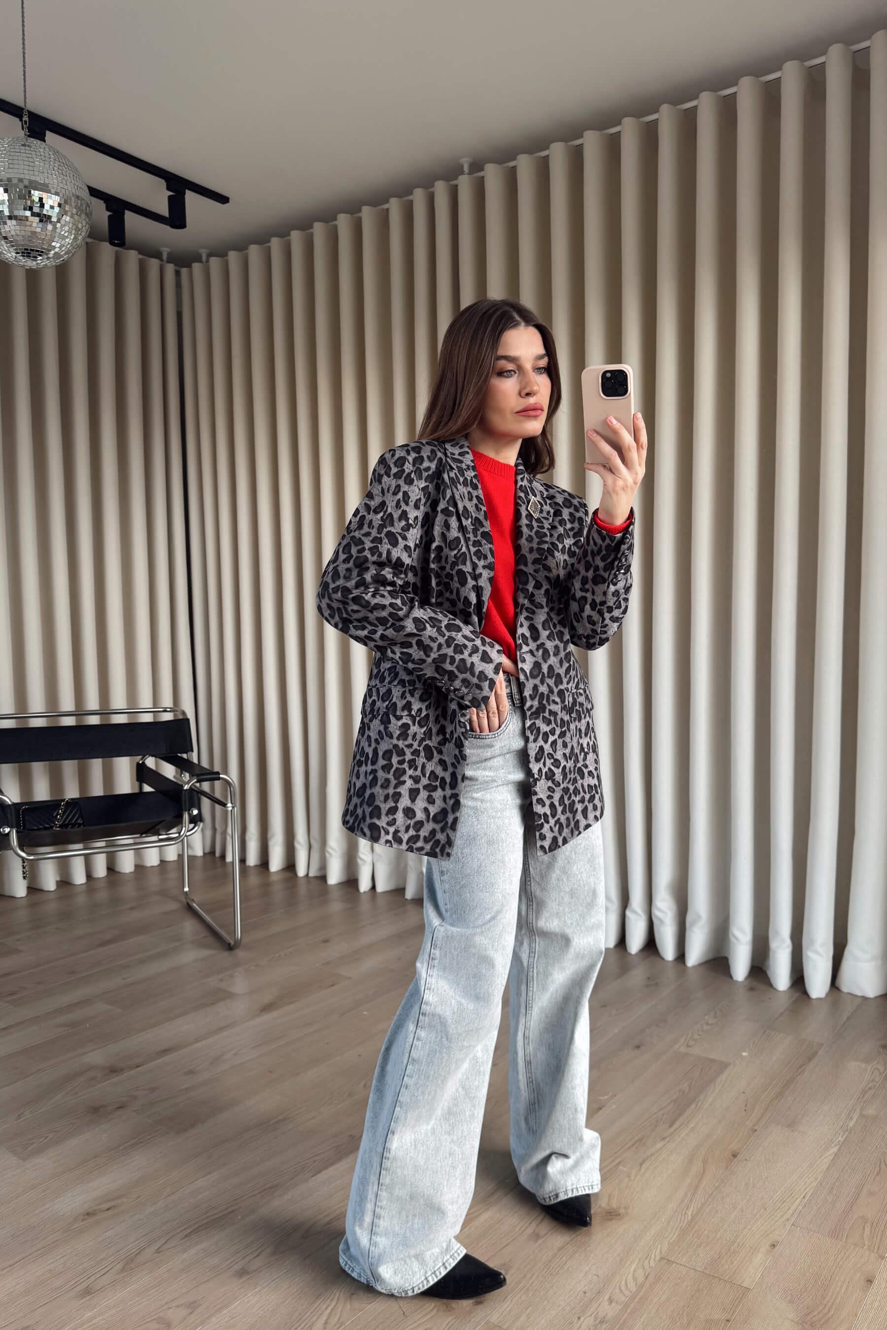 Gri Siyah Leopar Desen Sırt Detay Rozetli Astarlı Ceket