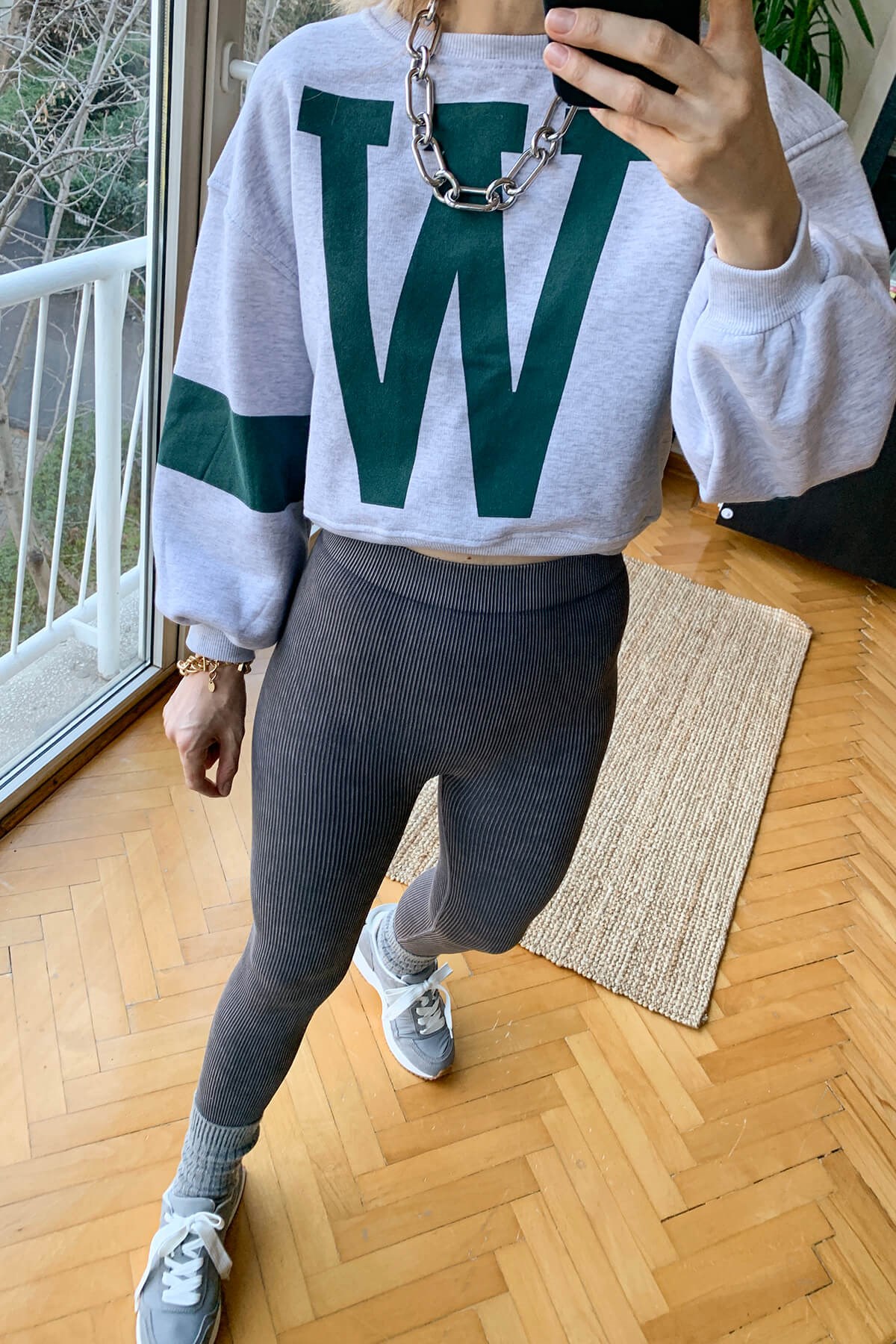 Gri W Baskılı Kısa Sweatshirt