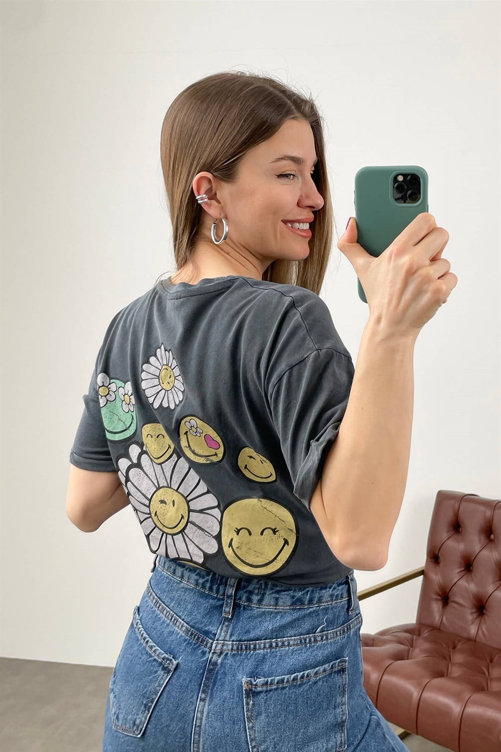 Gri Yıkama Papatya Baskılı T-Shirt