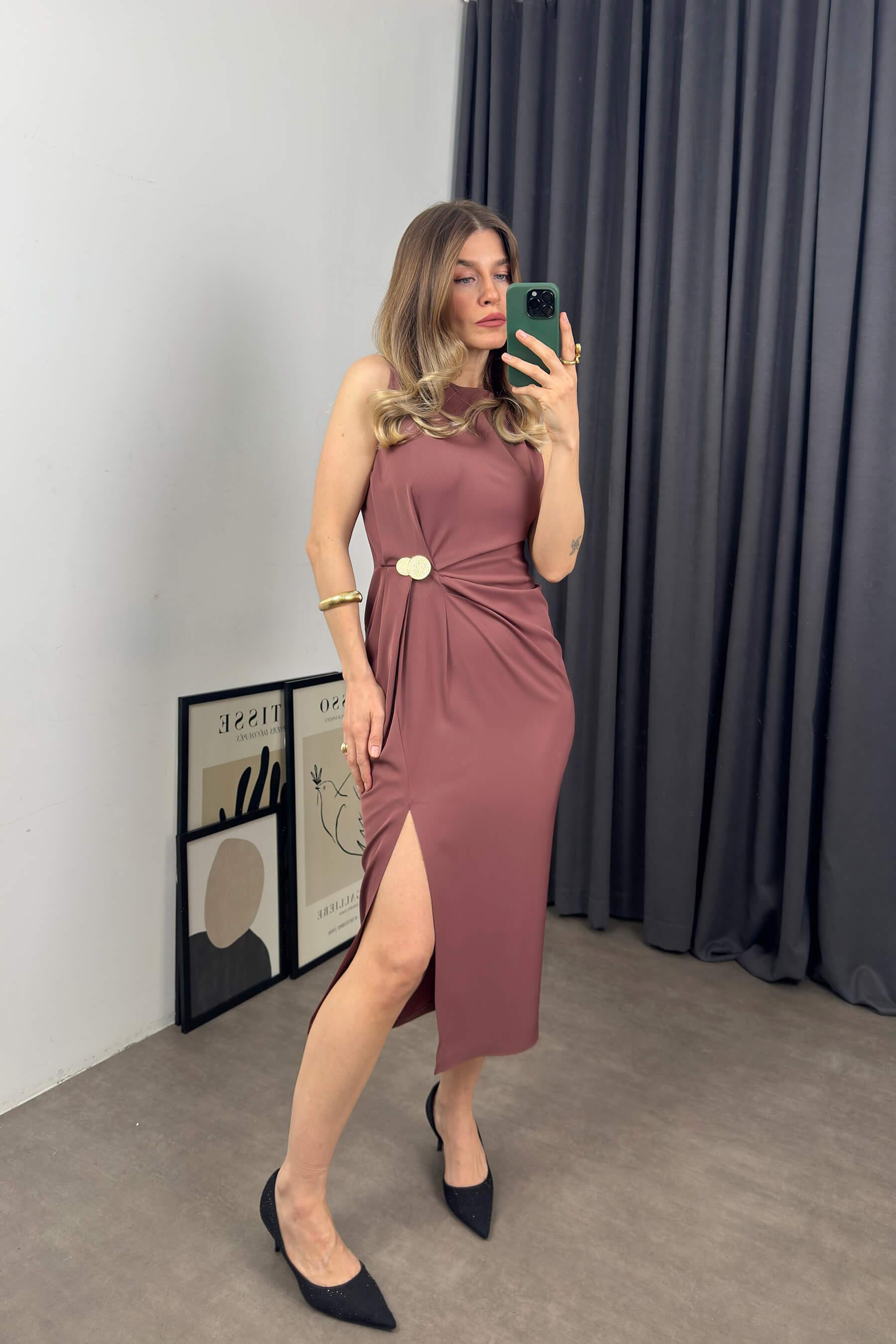 Gül Kurusu Beli Büzgülü Düğme Detaylı Yırtmaçlı Elbise