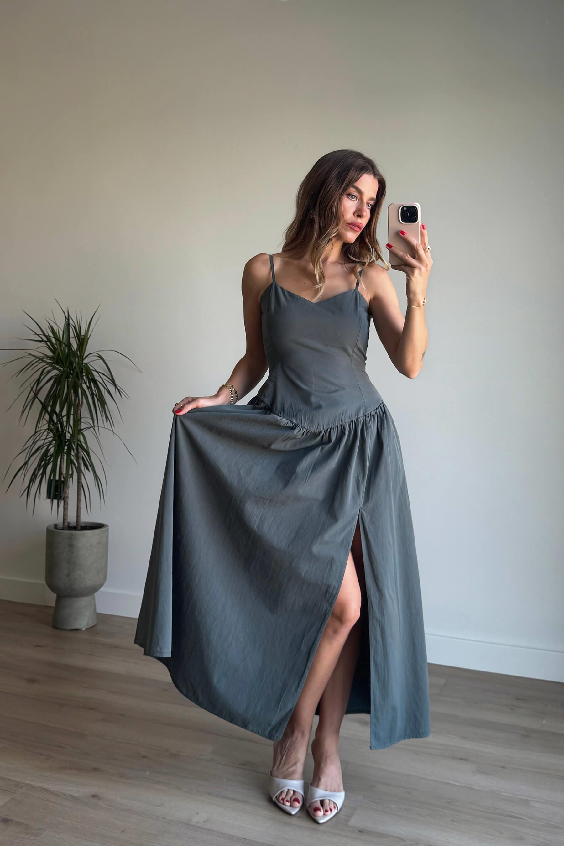 Haki Bel Detaylı Askılı Yırtmaçlı Elbise