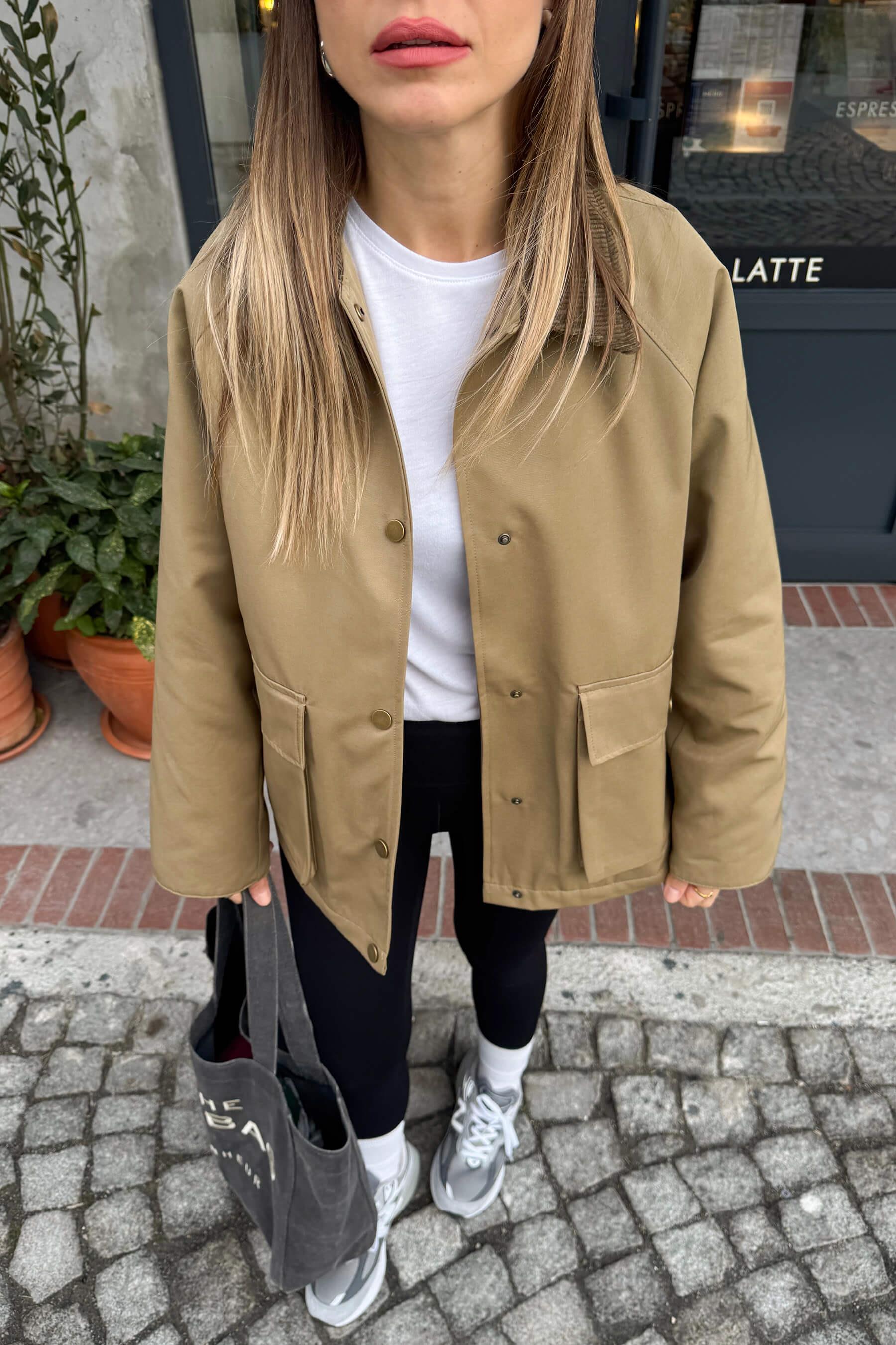 Haki Kadife Yakalı Fermuarlı Oversize Kapitone Gabardin Ceket
