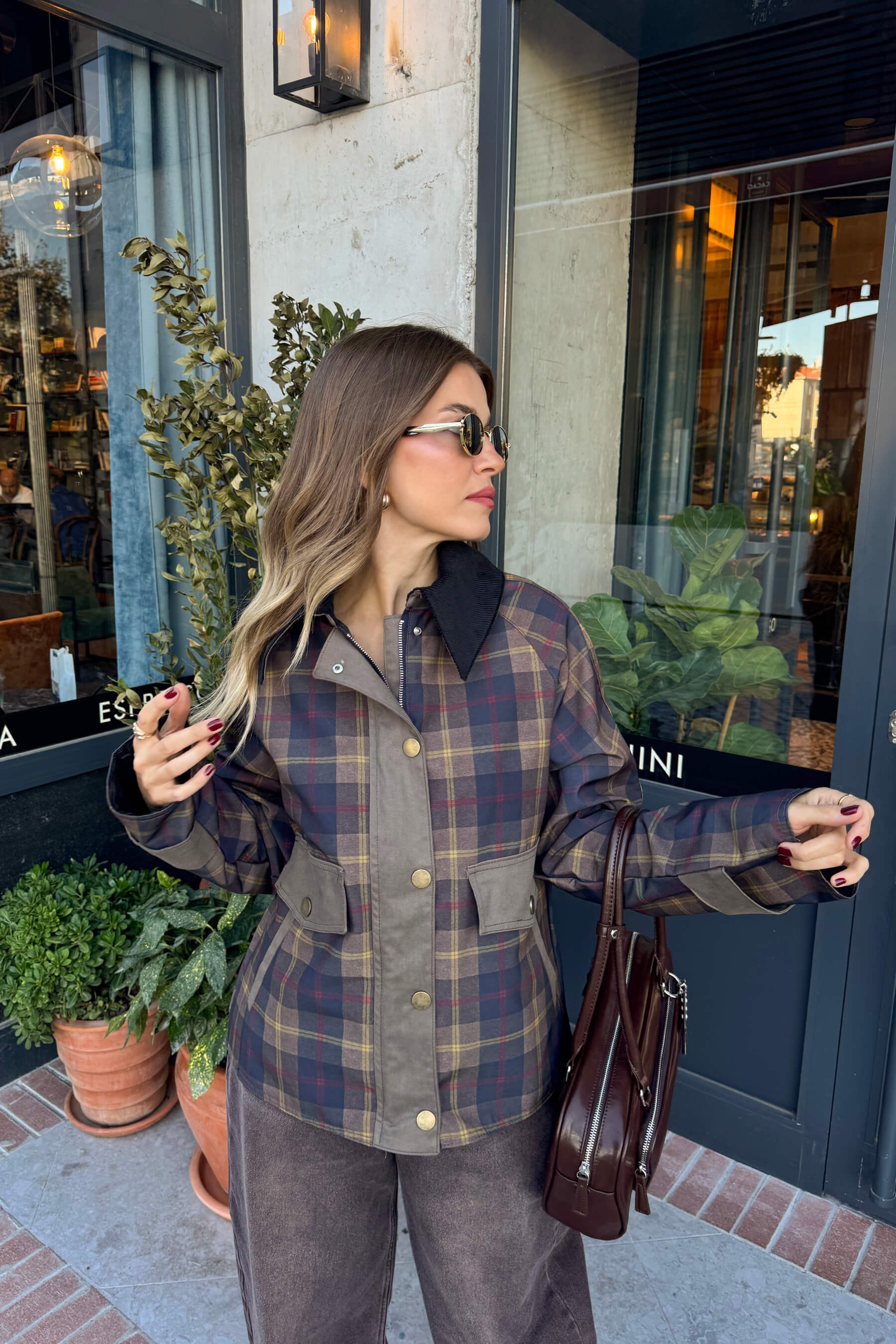 Haki Lacivert Ekoseli Astarlı Kadife Yaka Ceket ÖN SİPARİŞE AÇILMIŞTIR. 15.10.2026 TARİHİNDE KARGOYA VERİLECEKTİR.