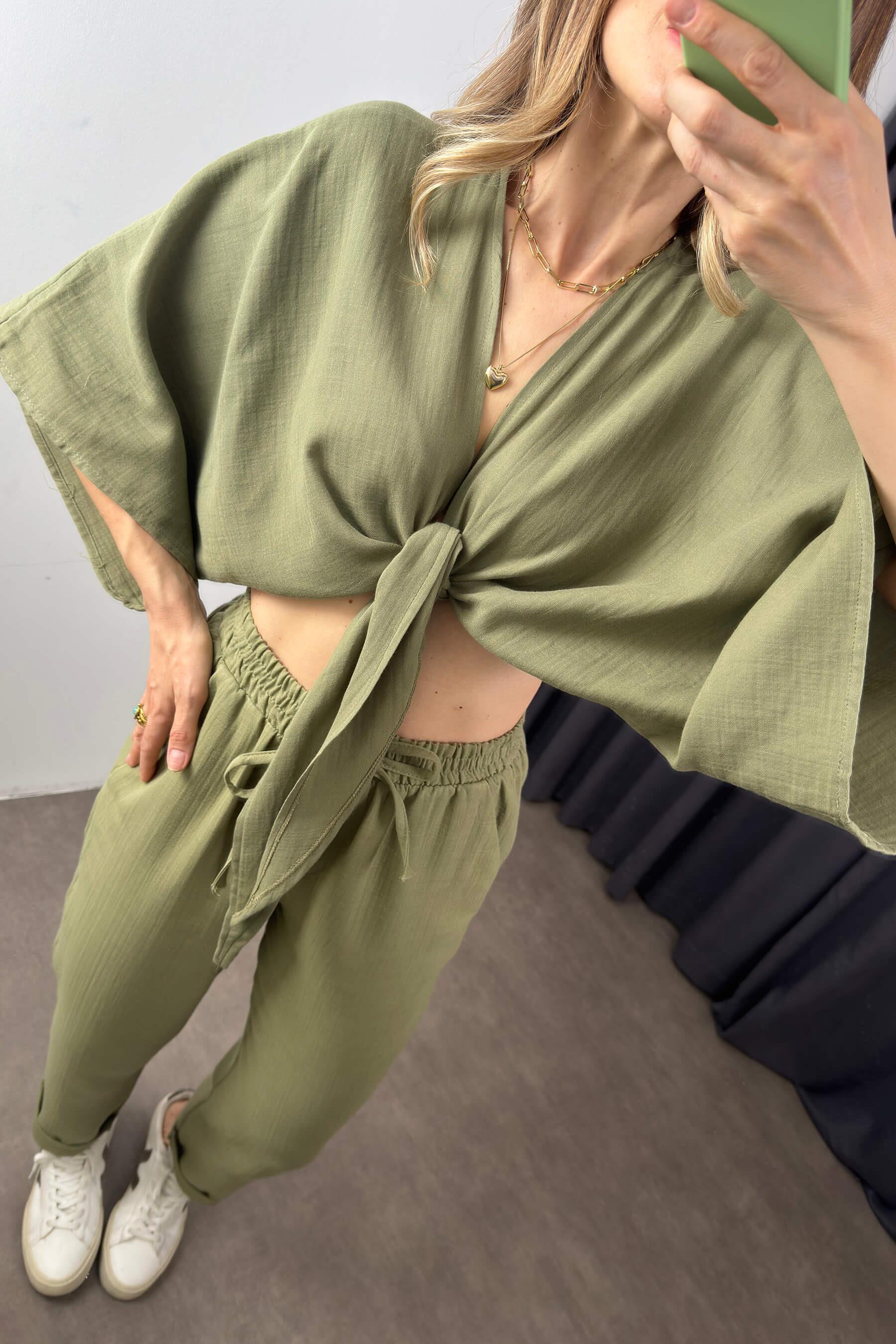Haki Önden Bağlamalı Müslin Bluz Havuç Pantolon Takım