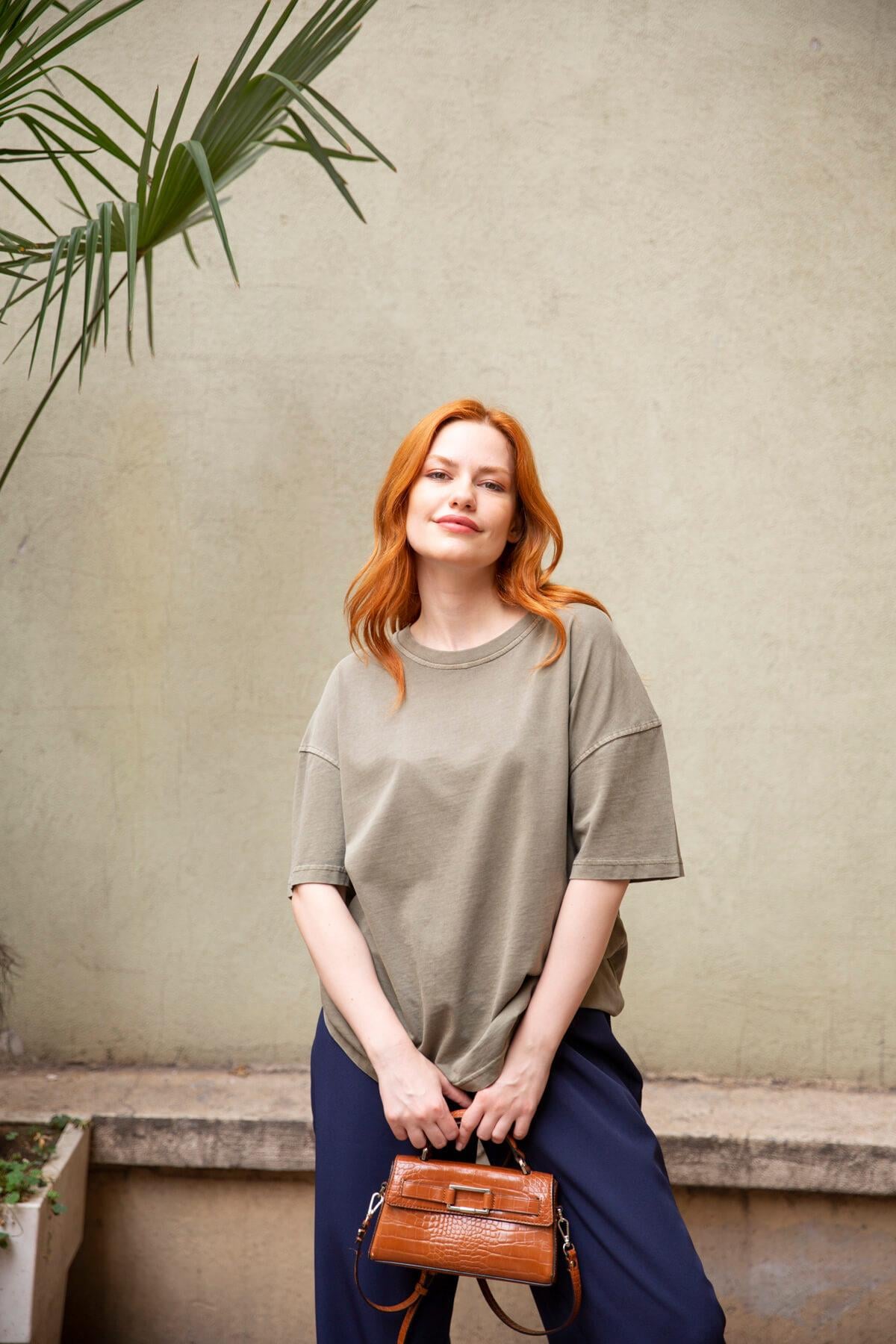 Haki Oversize Yıkamalı Soluk Efektli T-Shirt