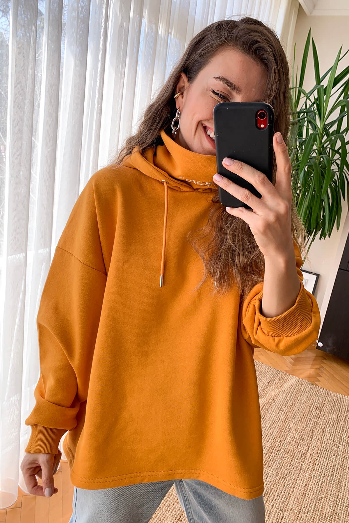 Hardal Boğazlı Kapşonlu Sweatshirt