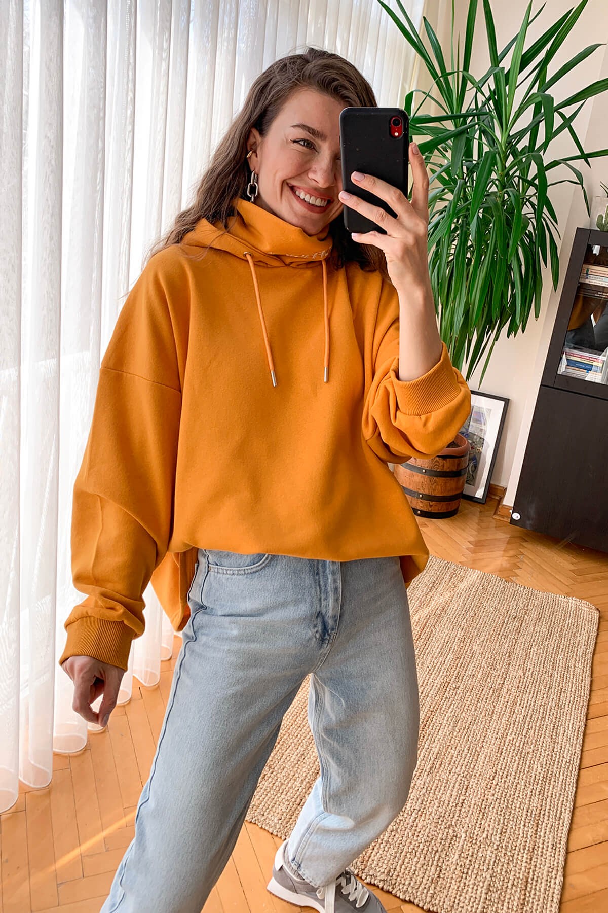 Hardal Boğazlı Kapşonlu Sweatshirt