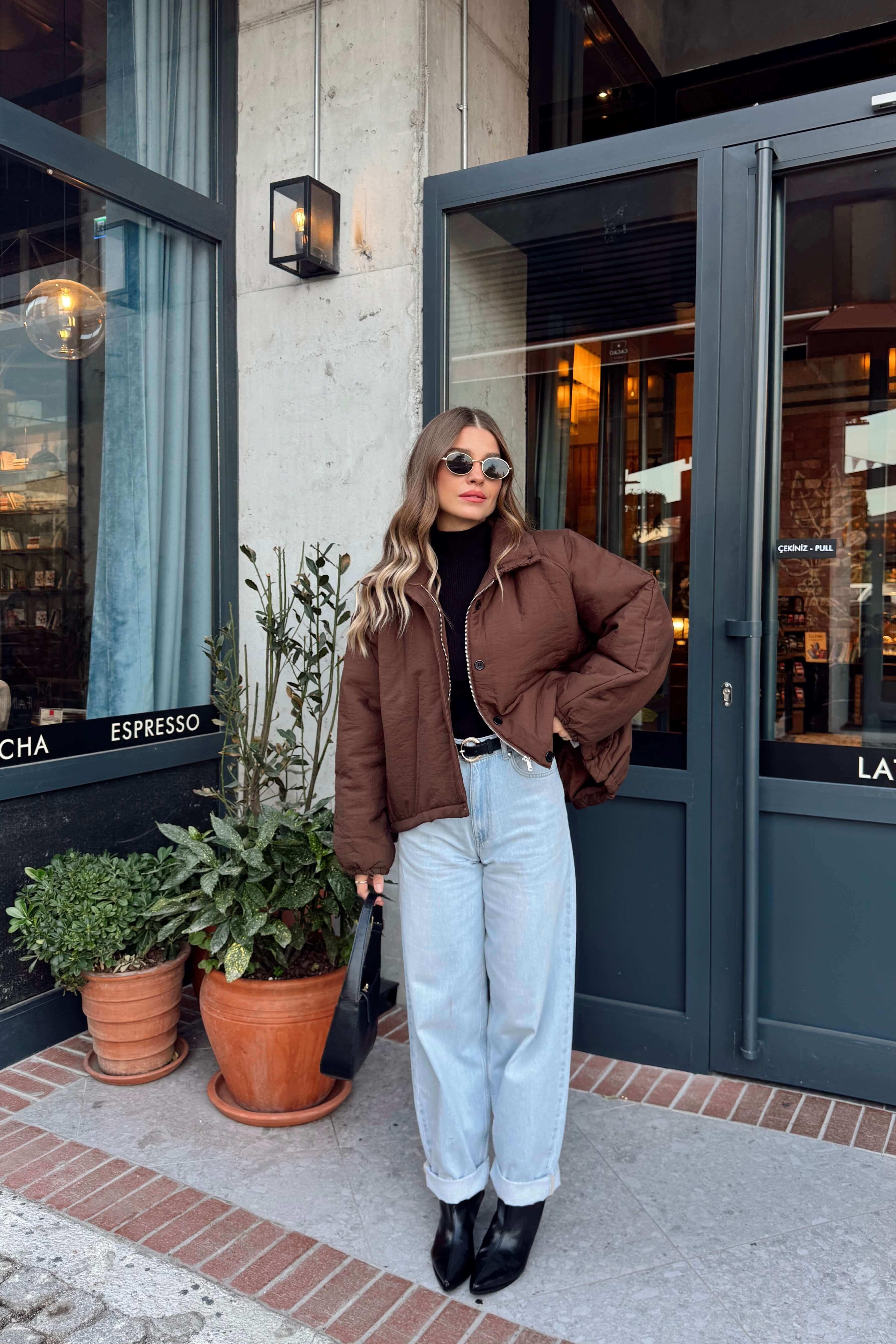 Kahverengi Beli Büzgülü Astarlı Oversize Şişme Mont