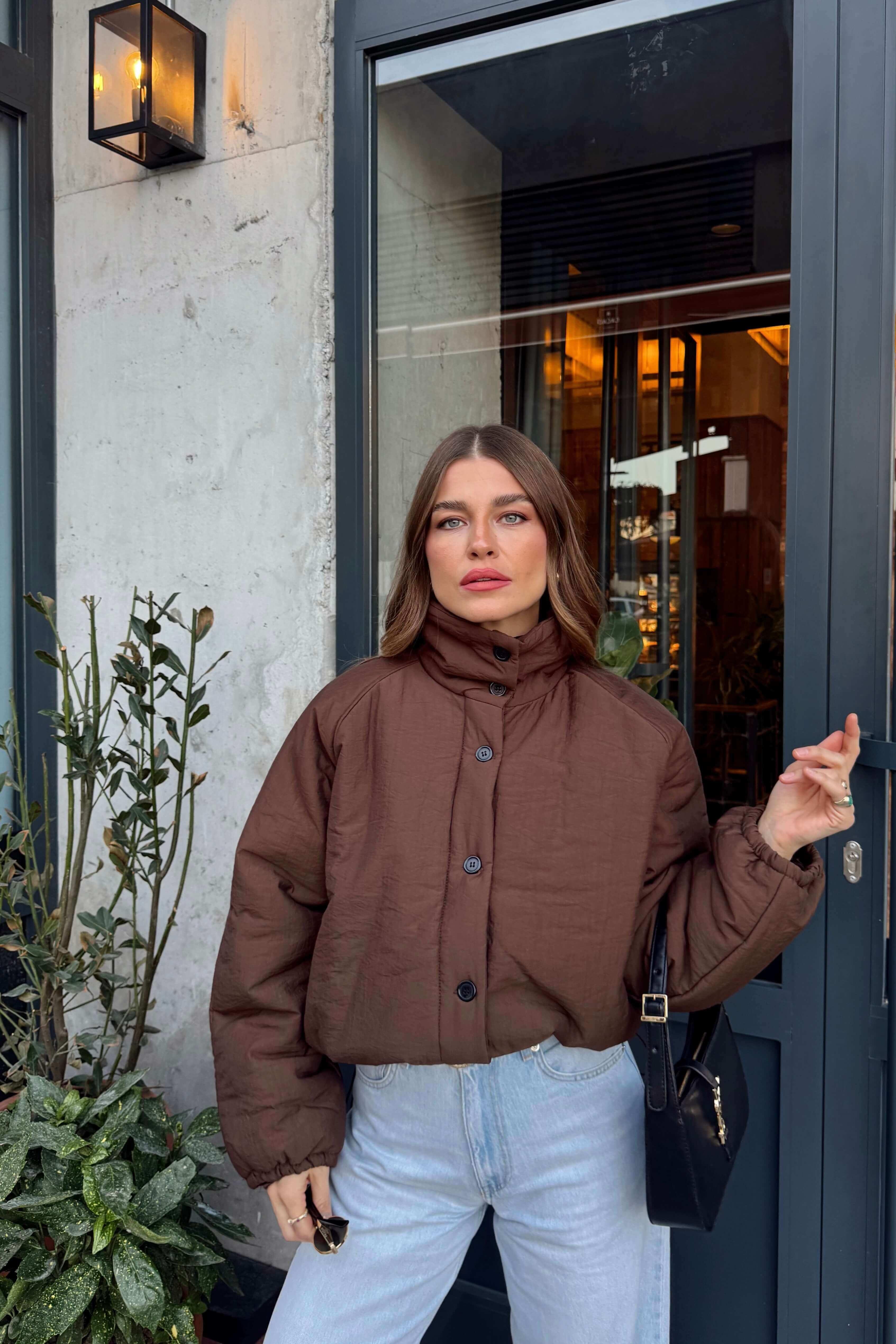 Kahverengi Beli Büzgülü Astarlı Oversize Şişme Mont