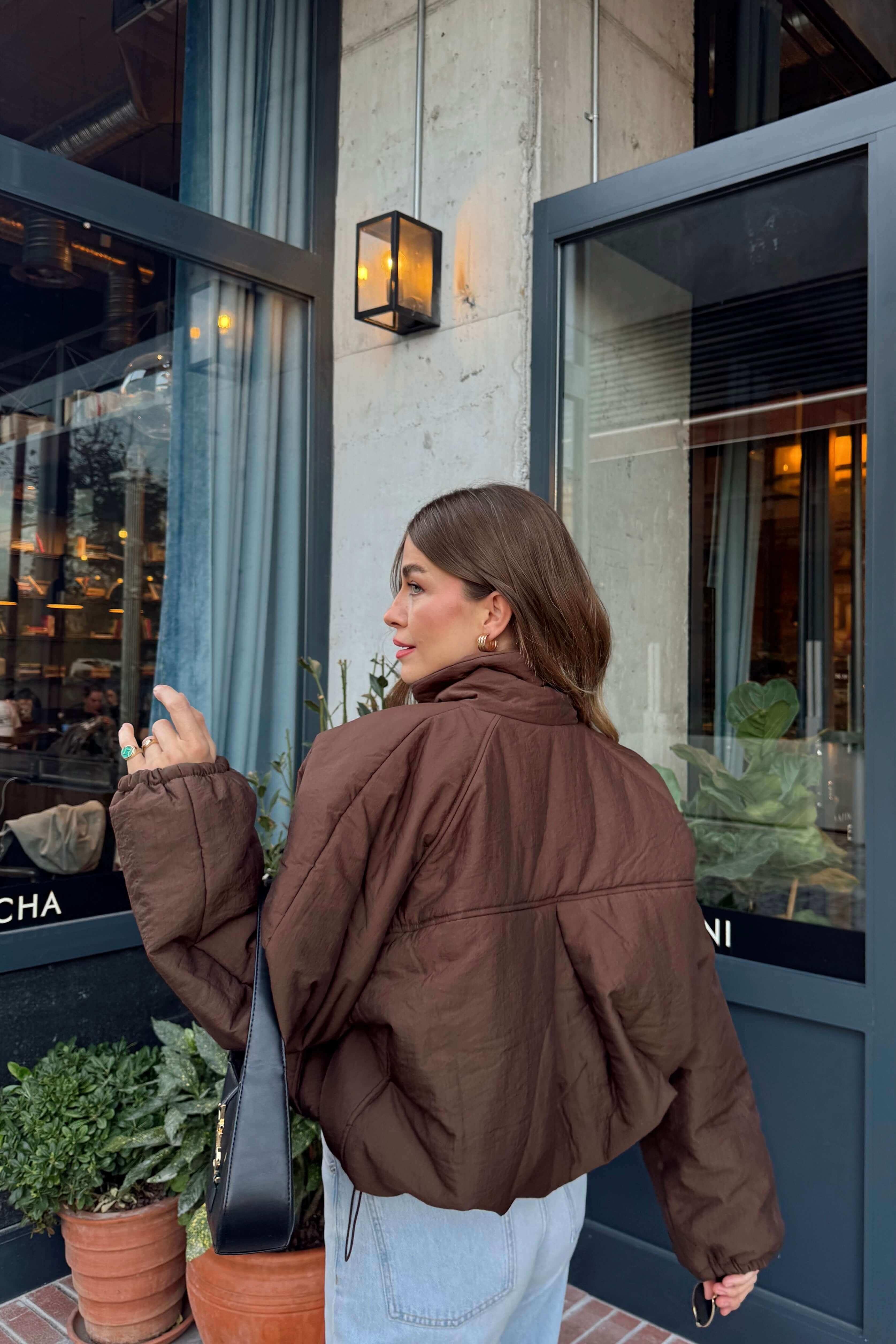 Kahverengi Beli Büzgülü Astarlı Oversize Şişme Mont