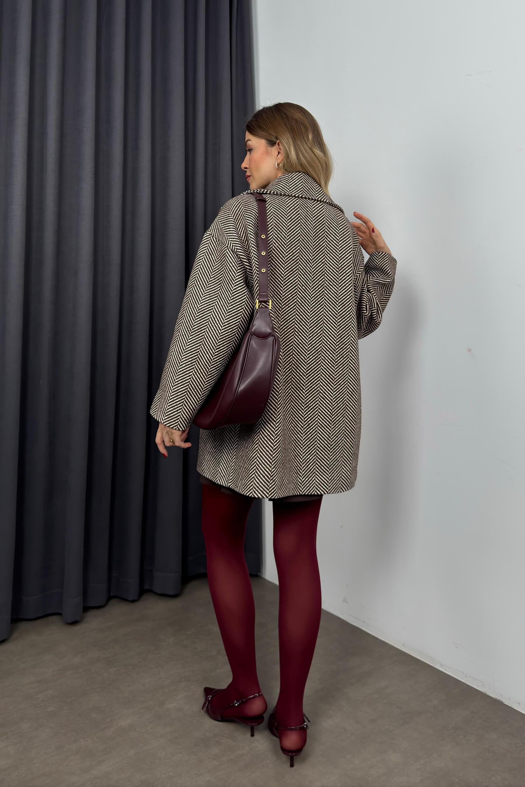 Kahverengi Beyaz Balıksırtı Astarlı Oversize Kaşe Kaban