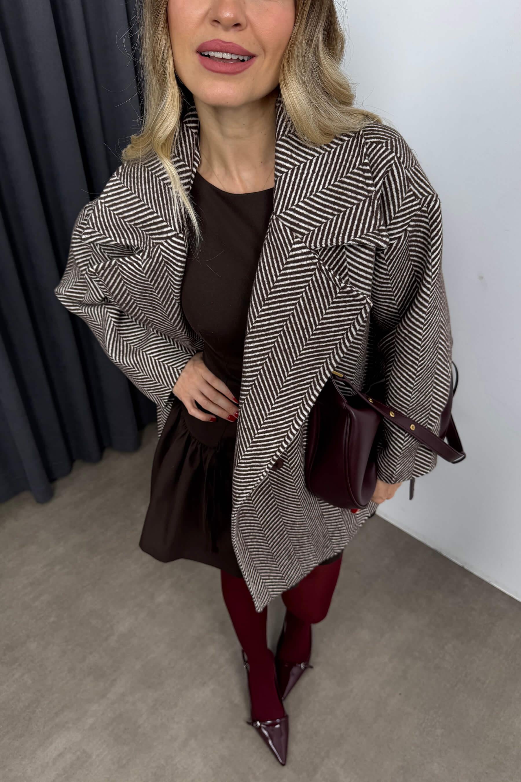 Kahverengi Beyaz Balıksırtı Astarlı Oversize Kaşe Kaban