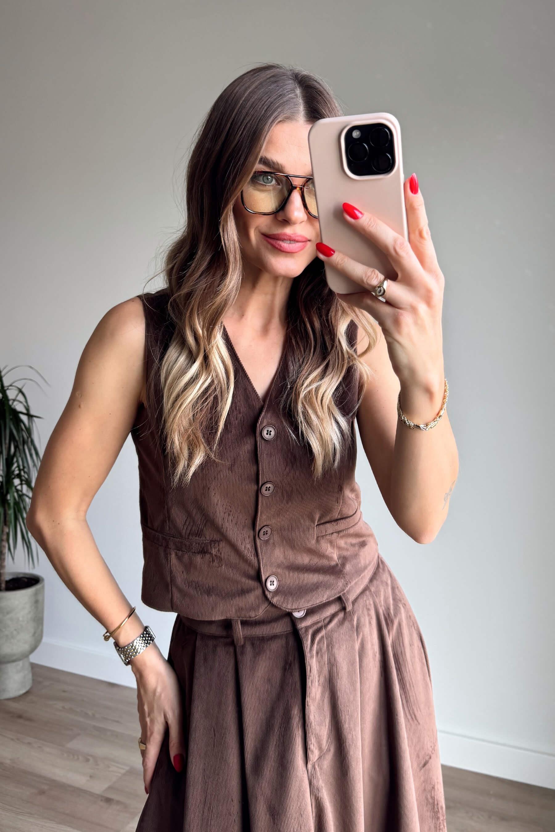 Kahverengi İnce Fitilli Yelek Etek Kadife Takım