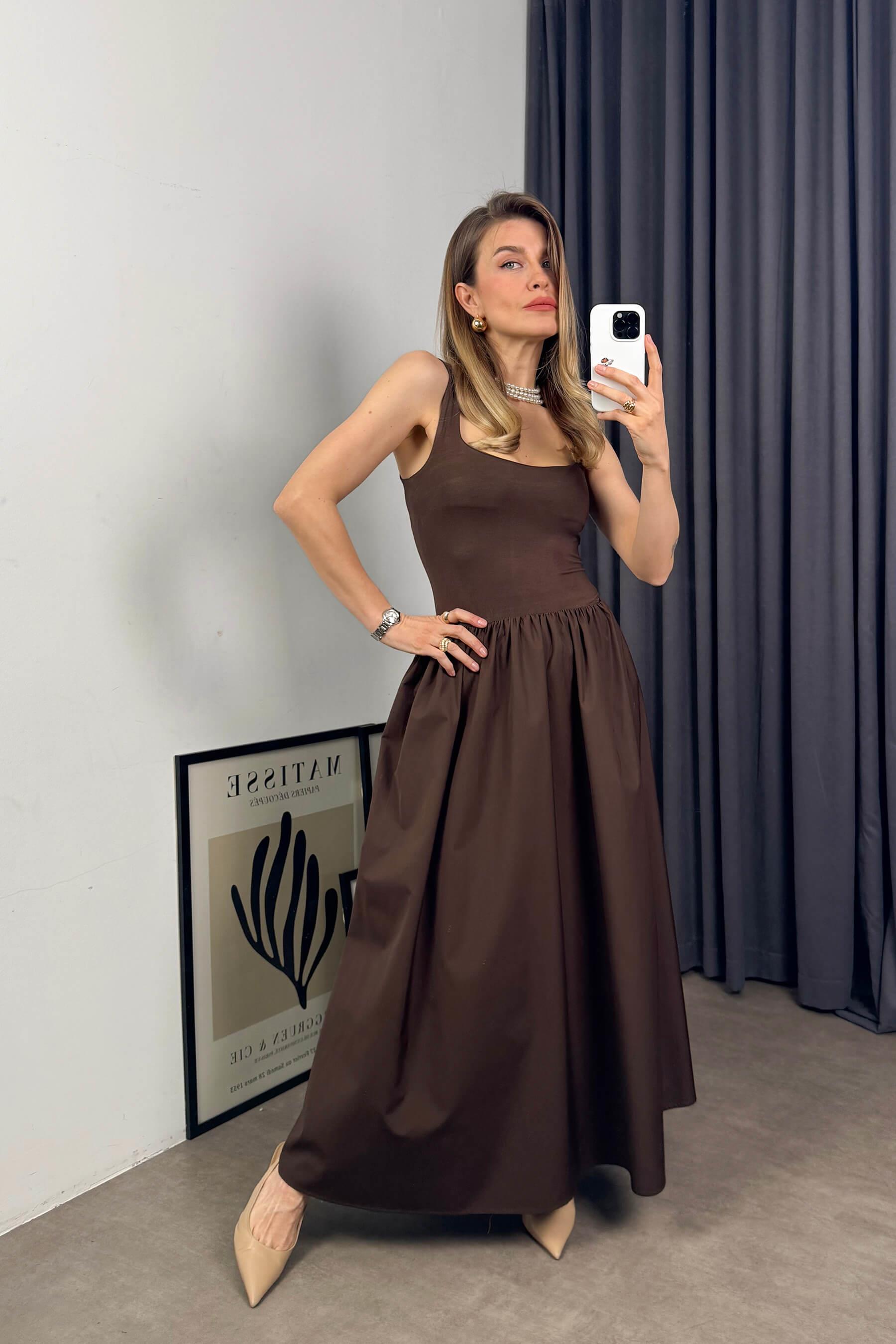 Kahverengi Kalın Askılı Kiloş Etekli Elbise
