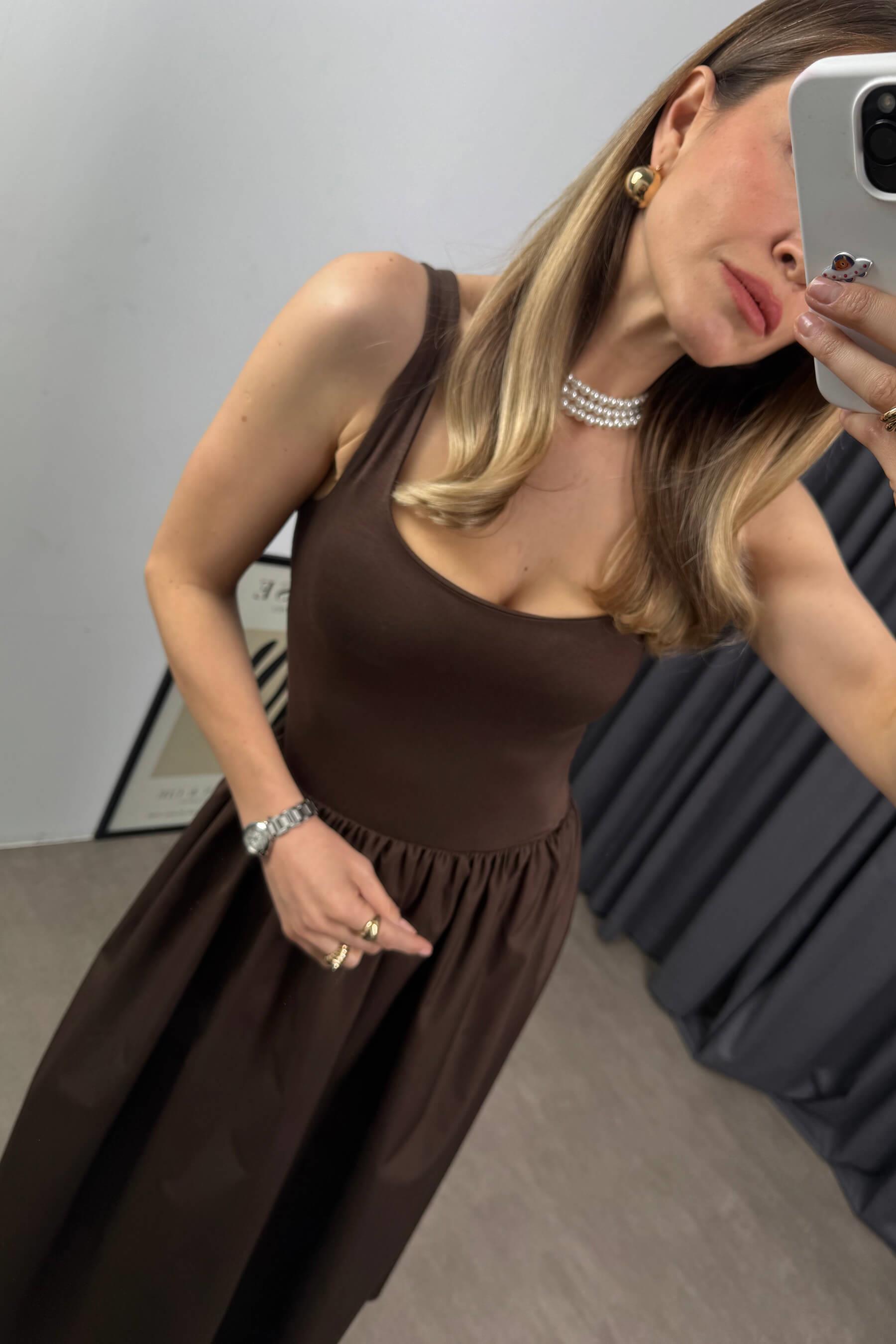 Kahverengi Kalın Askılı Kiloş Etekli Elbise