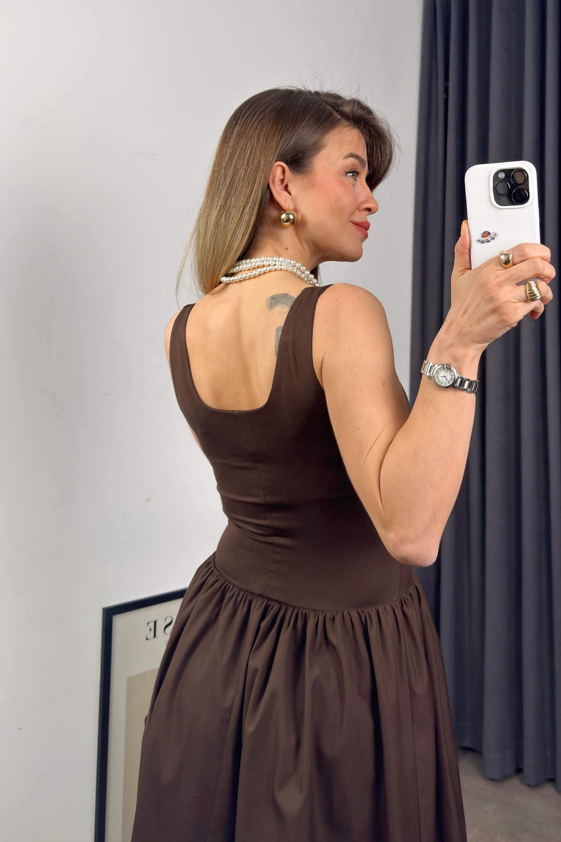 Kahverengi Kalın Askılı Kiloş Etekli Elbise