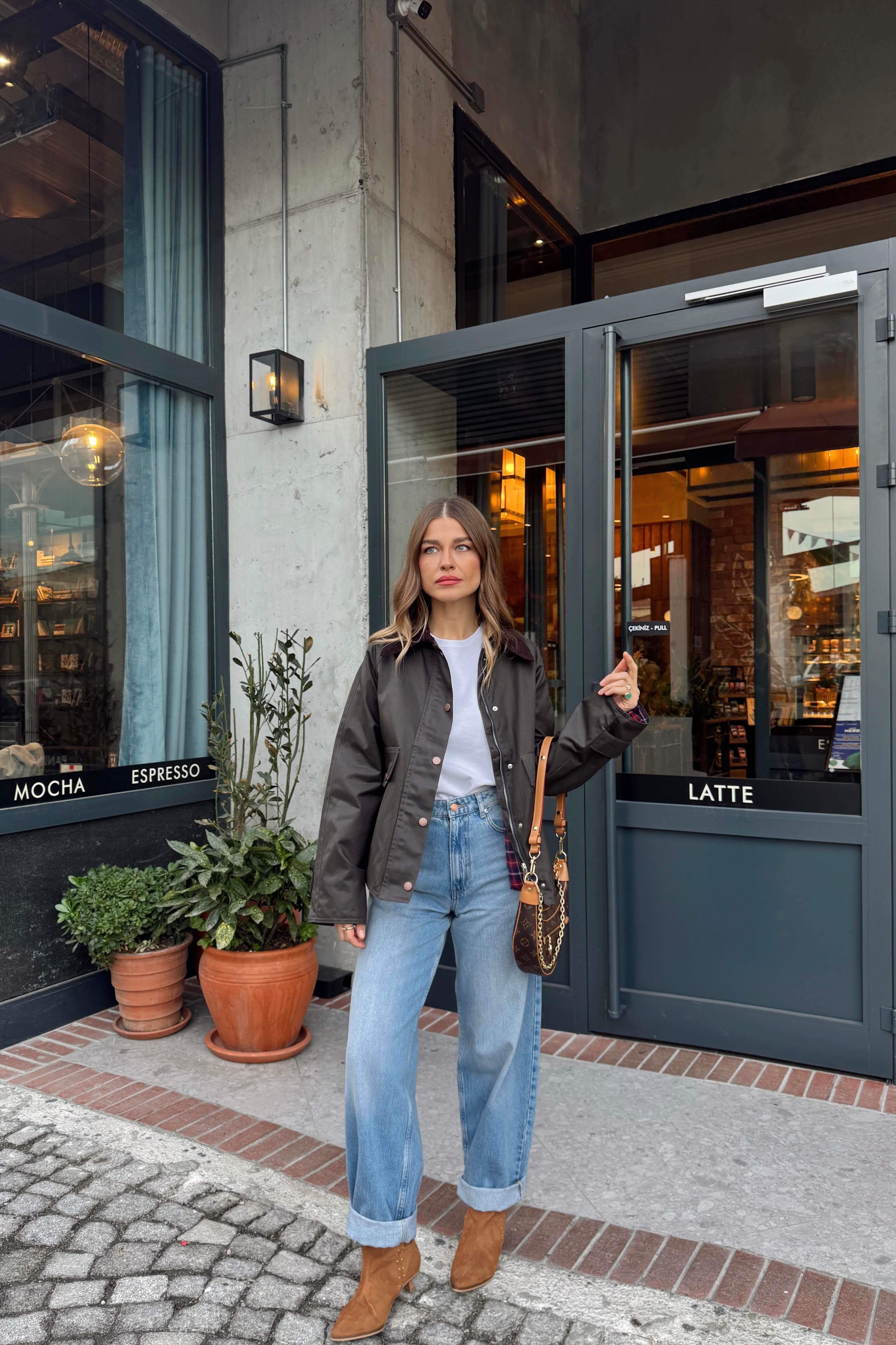 Kahverengi Kırmızı Ekose Astarlı Kadife Yakalı Oversize Kapitone Yağlı Ceket