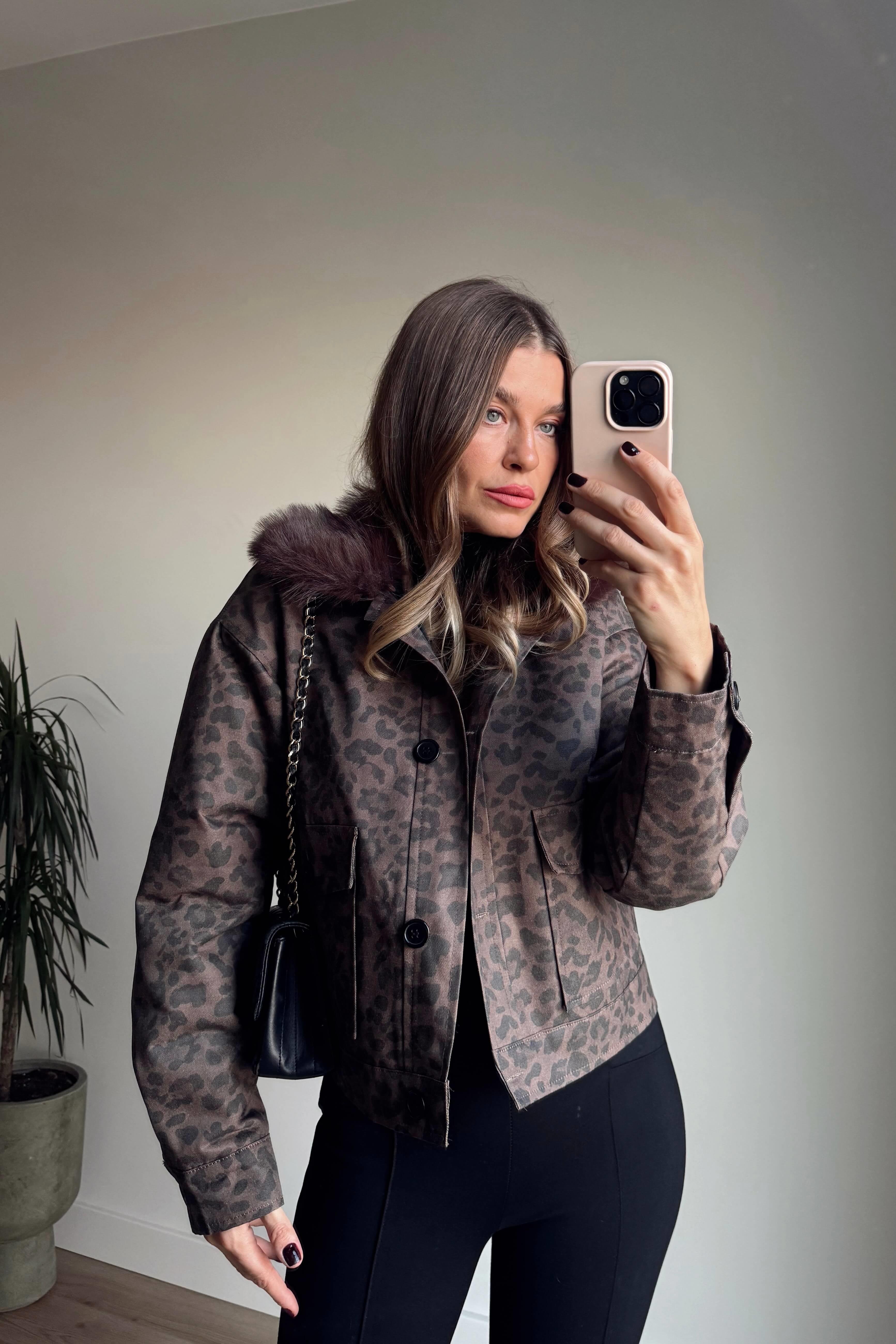 Kahverengi Siyah Leopar Yakası Kürk Detaylı Astarlı Ceket