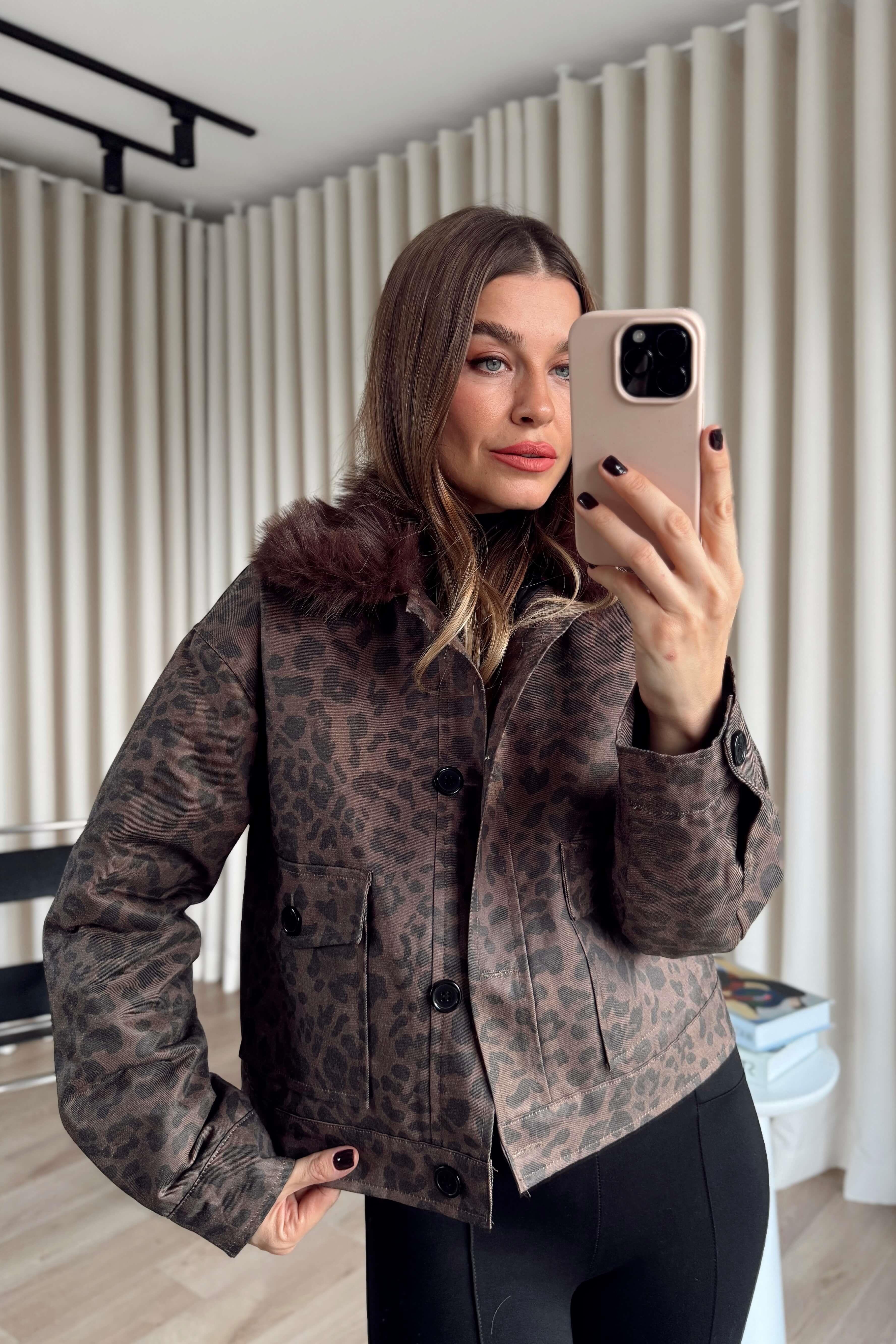 Kahverengi Siyah Leopar Yakası Kürk Detaylı Astarlı Ceket