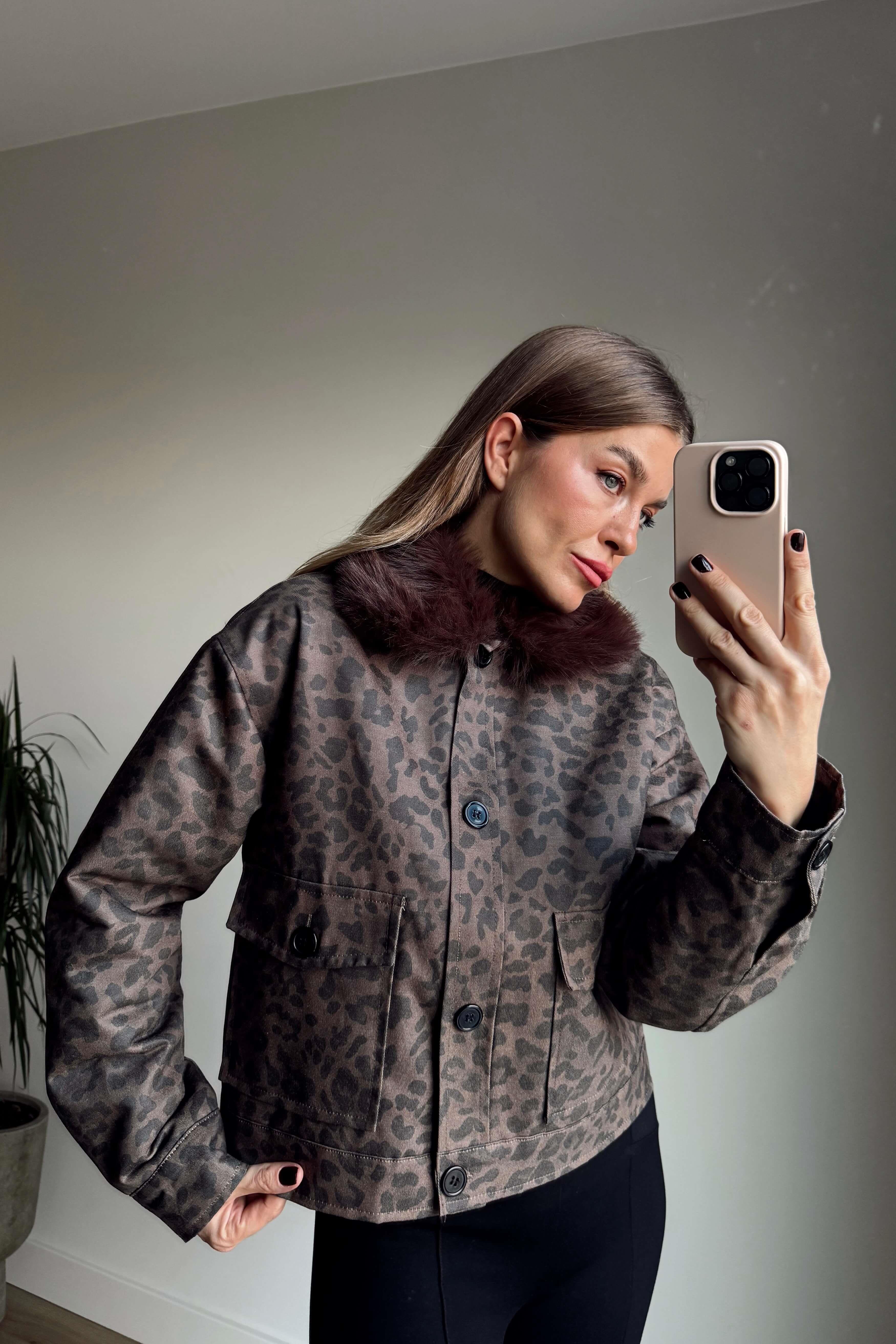 Kahverengi Siyah Leopar Yakası Kürk Detaylı Astarlı Ceket