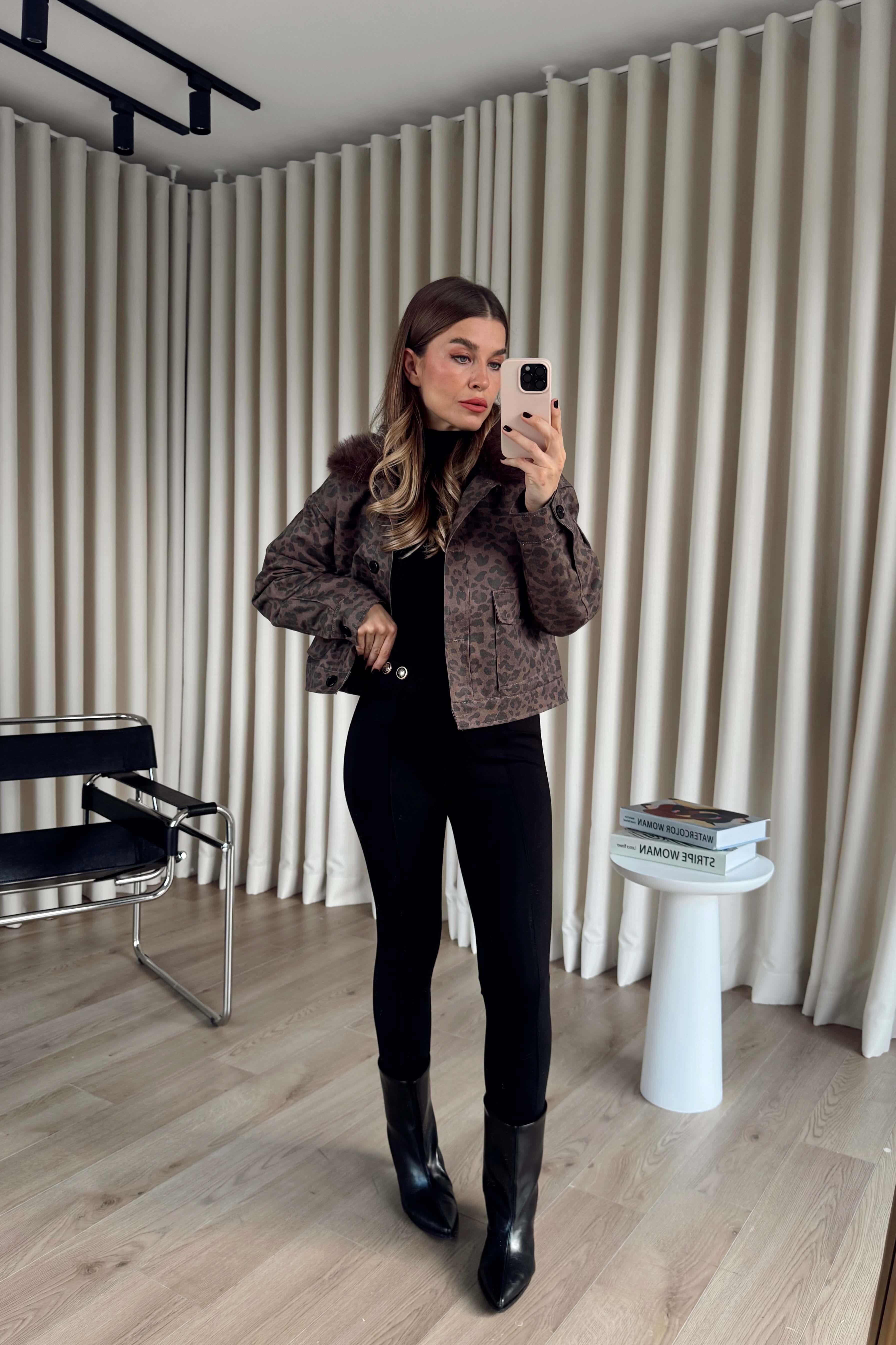 Kahverengi Siyah Leopar Yakası Kürk Detaylı Astarlı Ceket