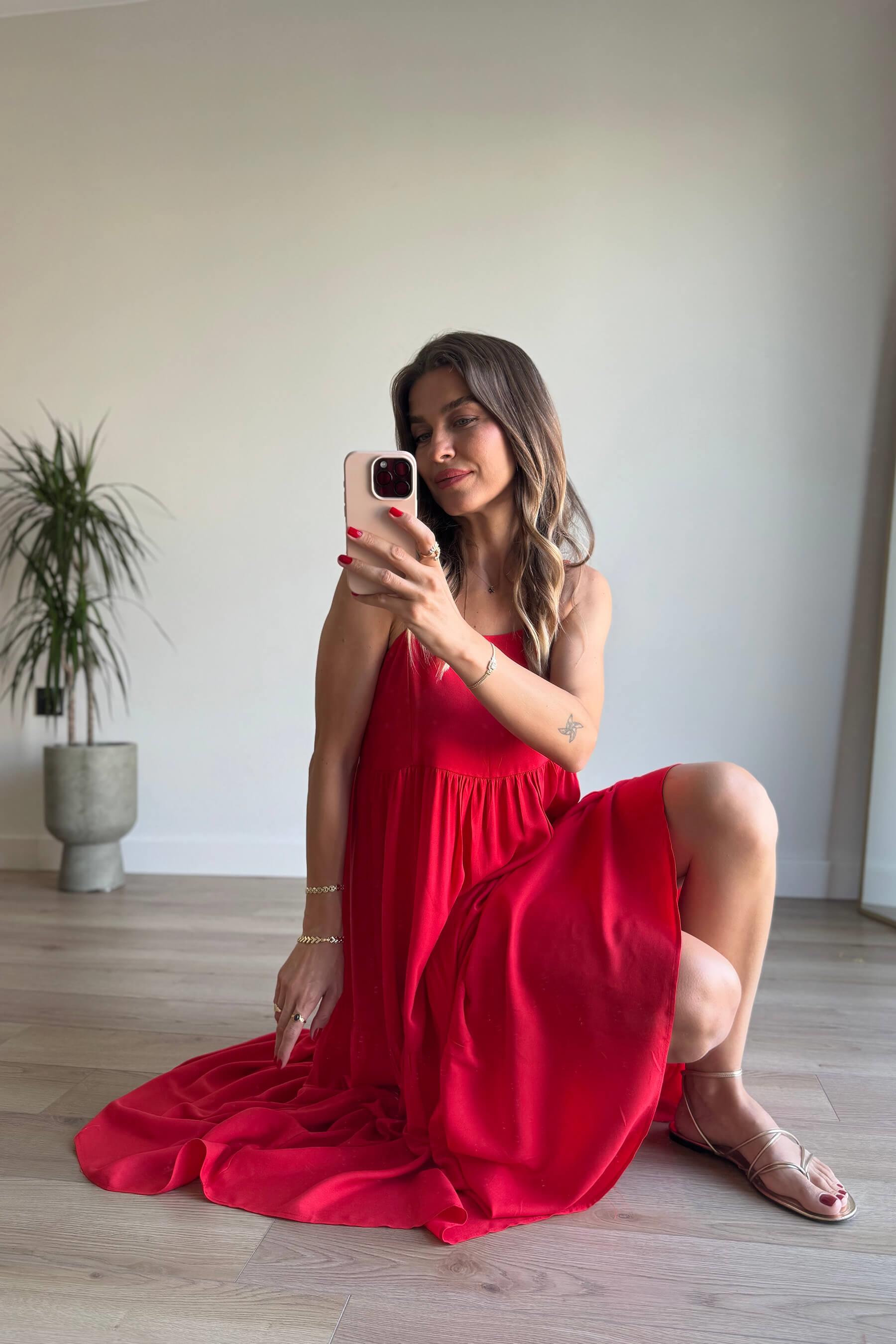 Kırmızı Askılı Kare Yaka Parçalı Maxi Elbise