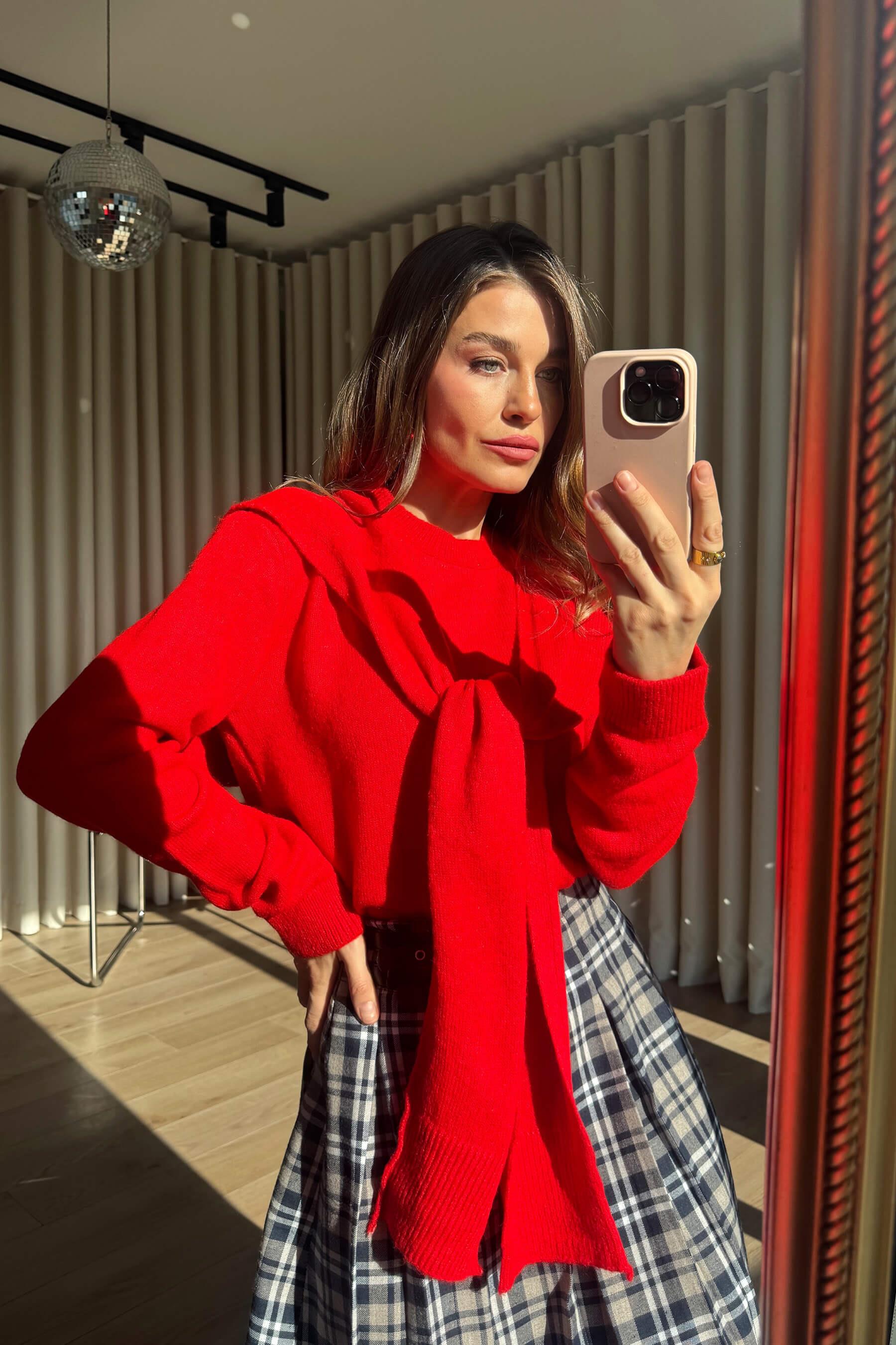 Kırmızı Şal Detaylı Triko Kazak