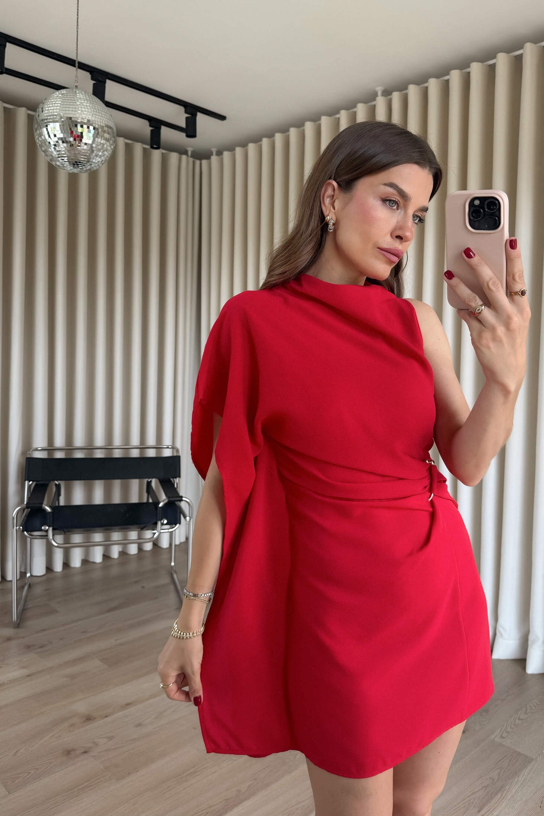 Kırmızı Tek Omuz Tokalı Elbise