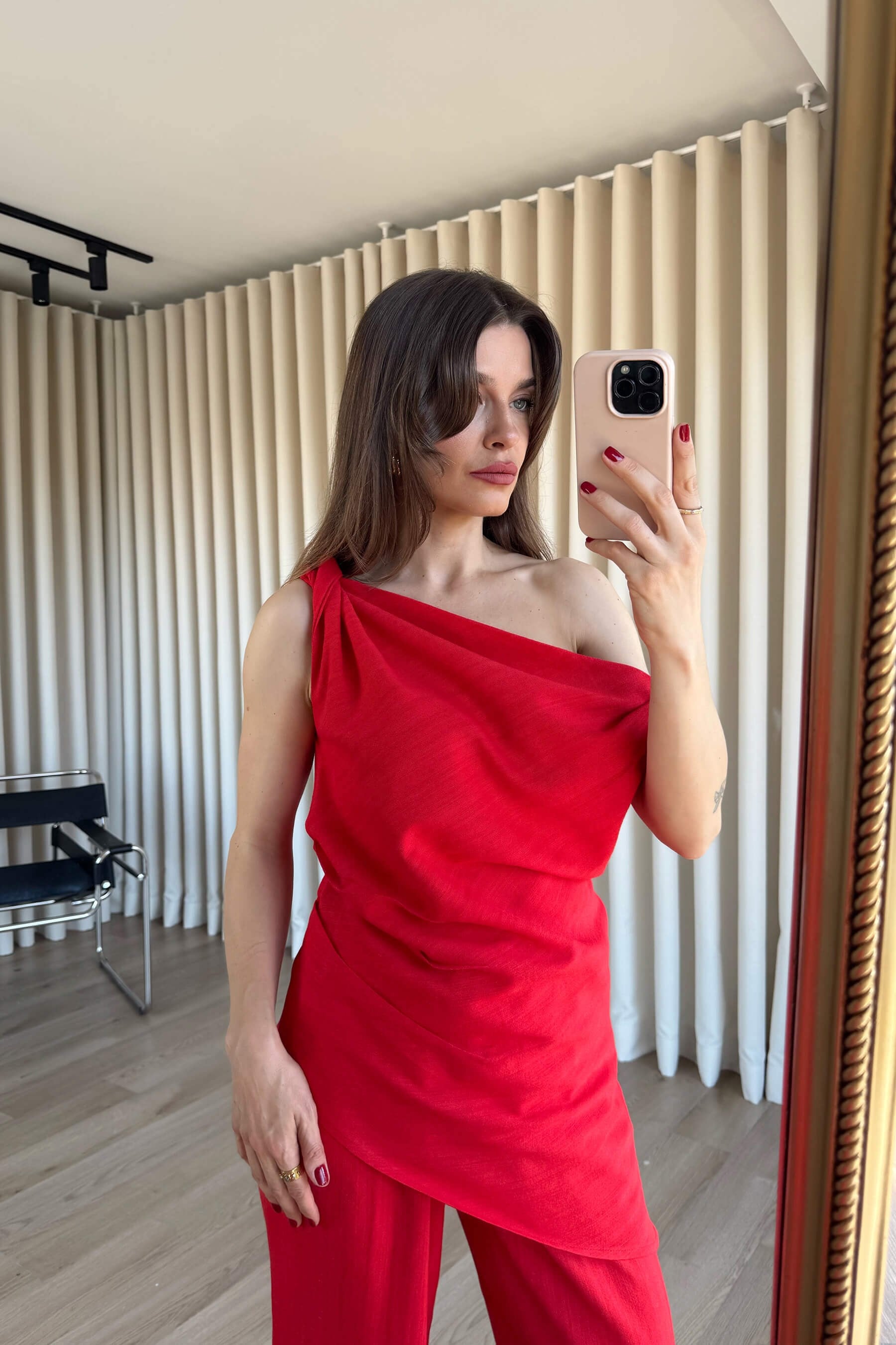 Kırmızı Vatkalı Kolsuz Asimetrik Kesim Ham Keten Bluz Pantolon Takım