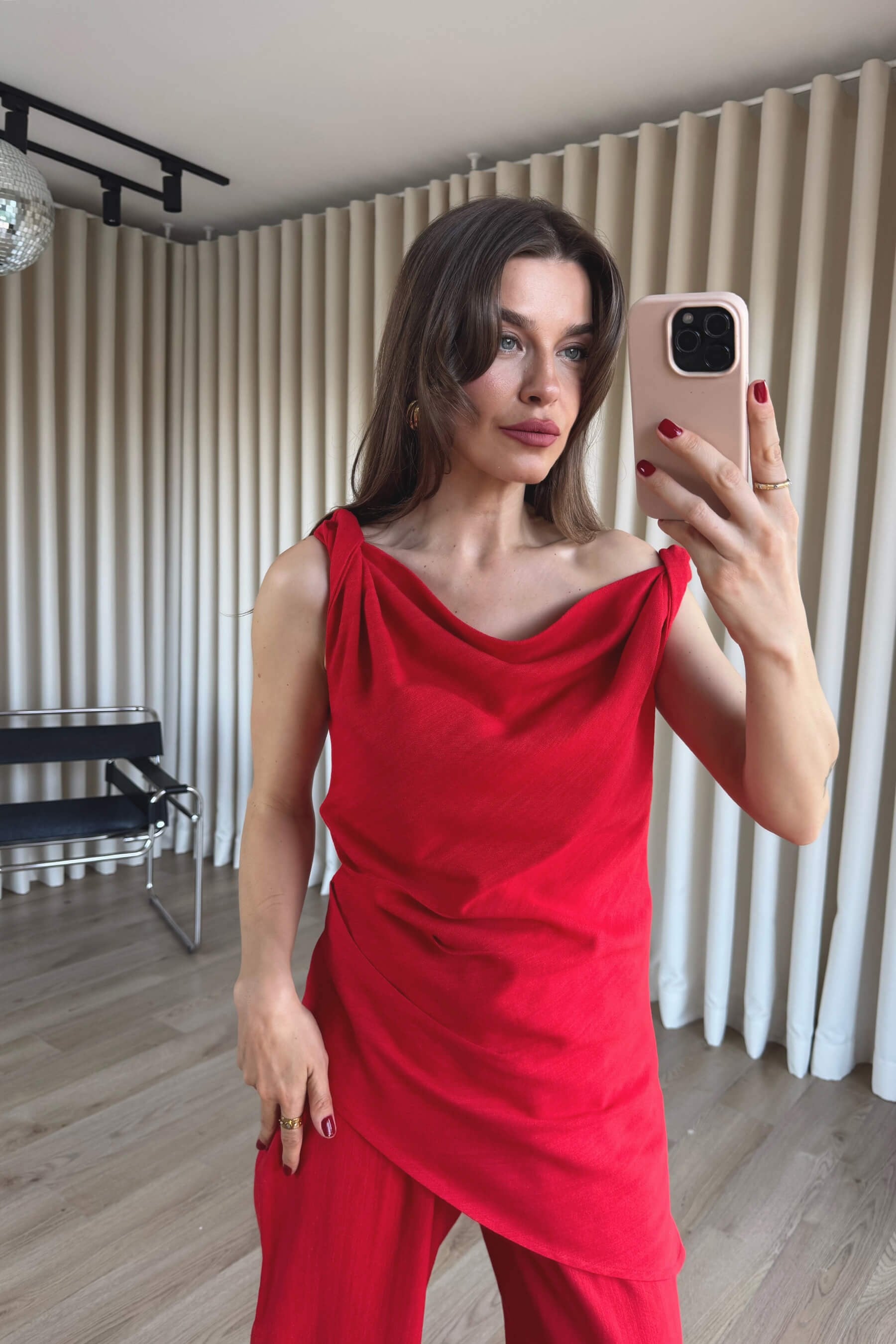 Kırmızı Vatkalı Kolsuz Asimetrik Kesim Ham Keten Bluz Pantolon Takım