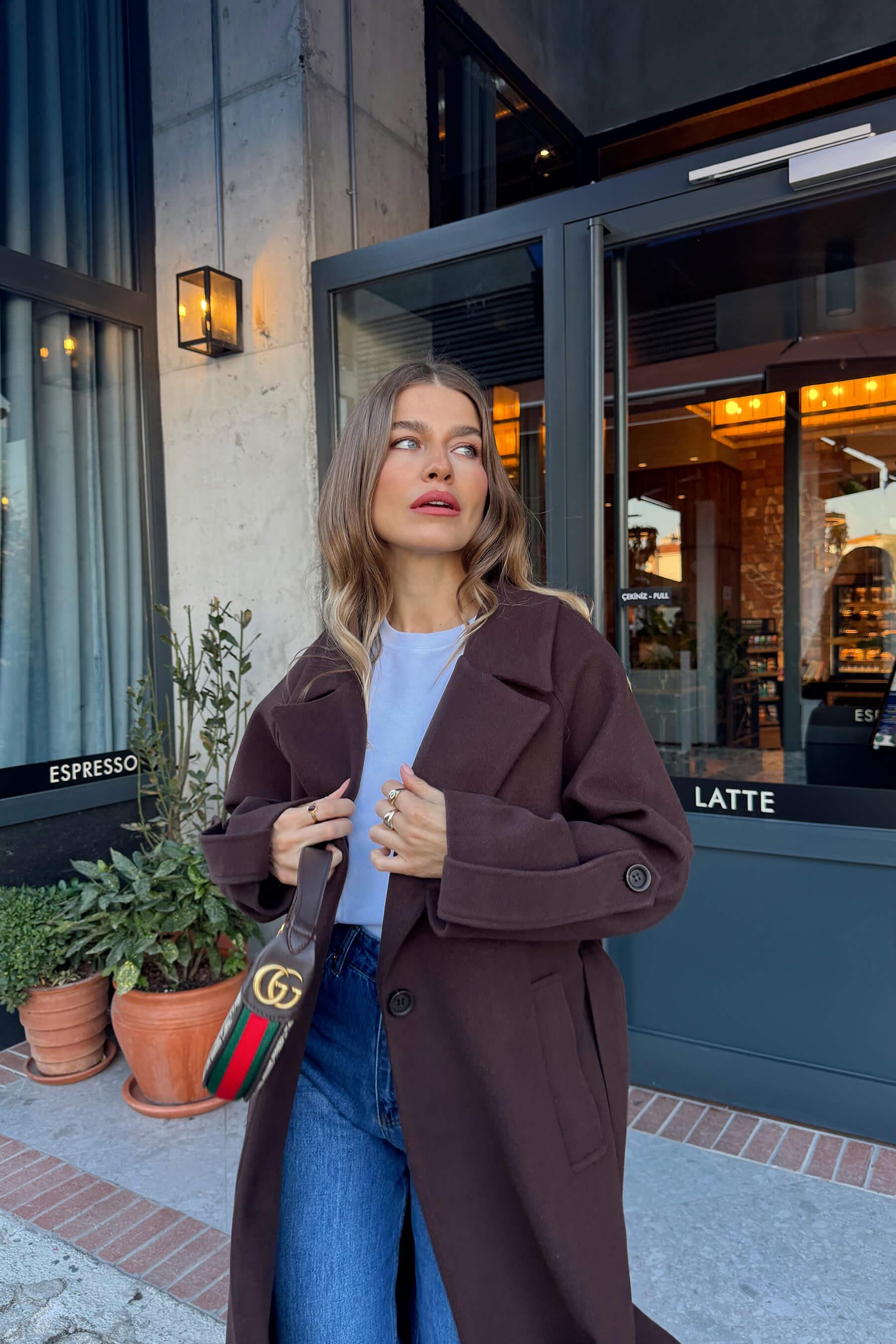 Koyu Kahve Kuşaklı Astarlı Oversize Kol Detay Yün Kaban