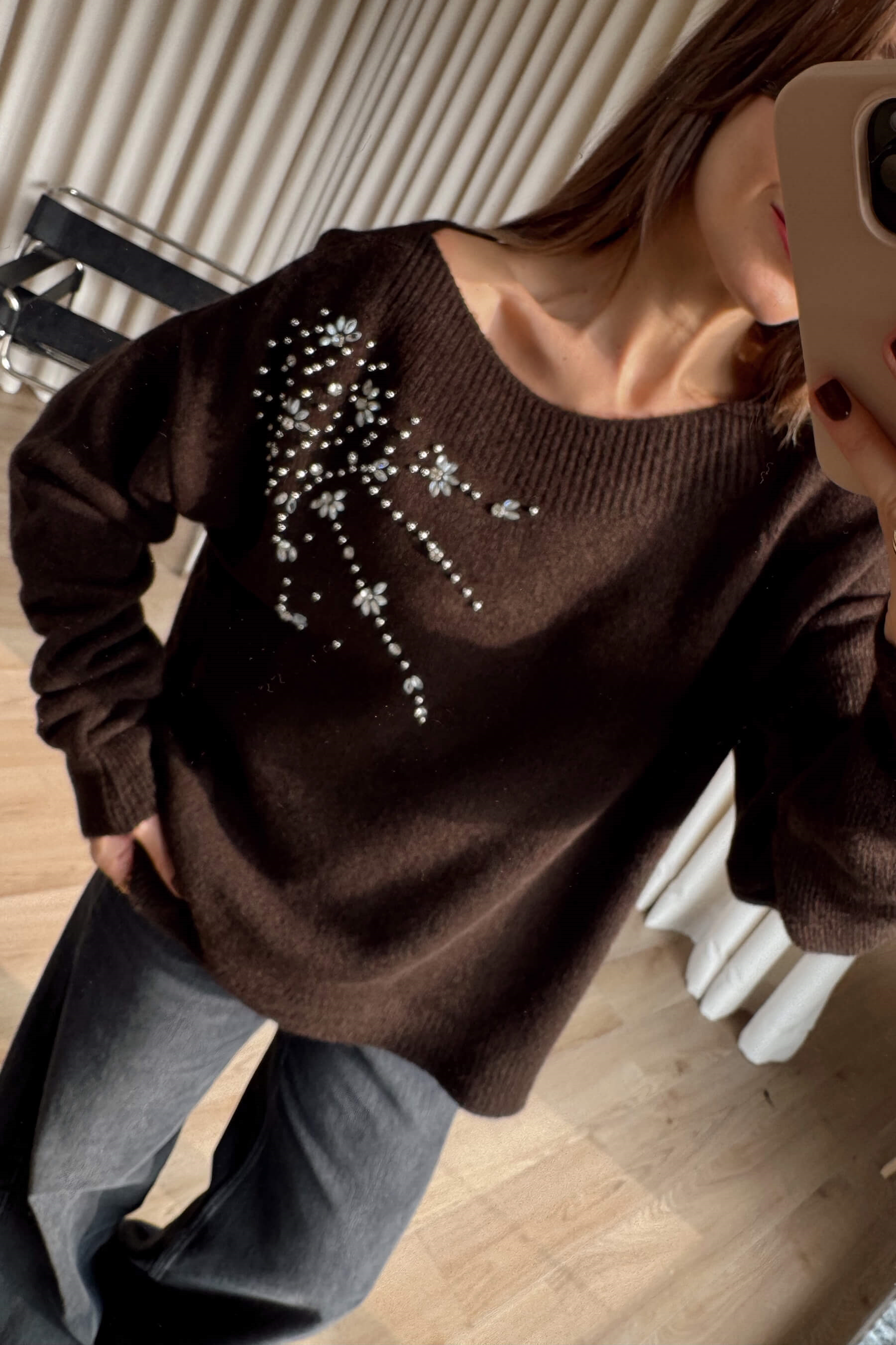 Koyu Kahve Omzu Taş Detaylı Oversize Triko Kazak