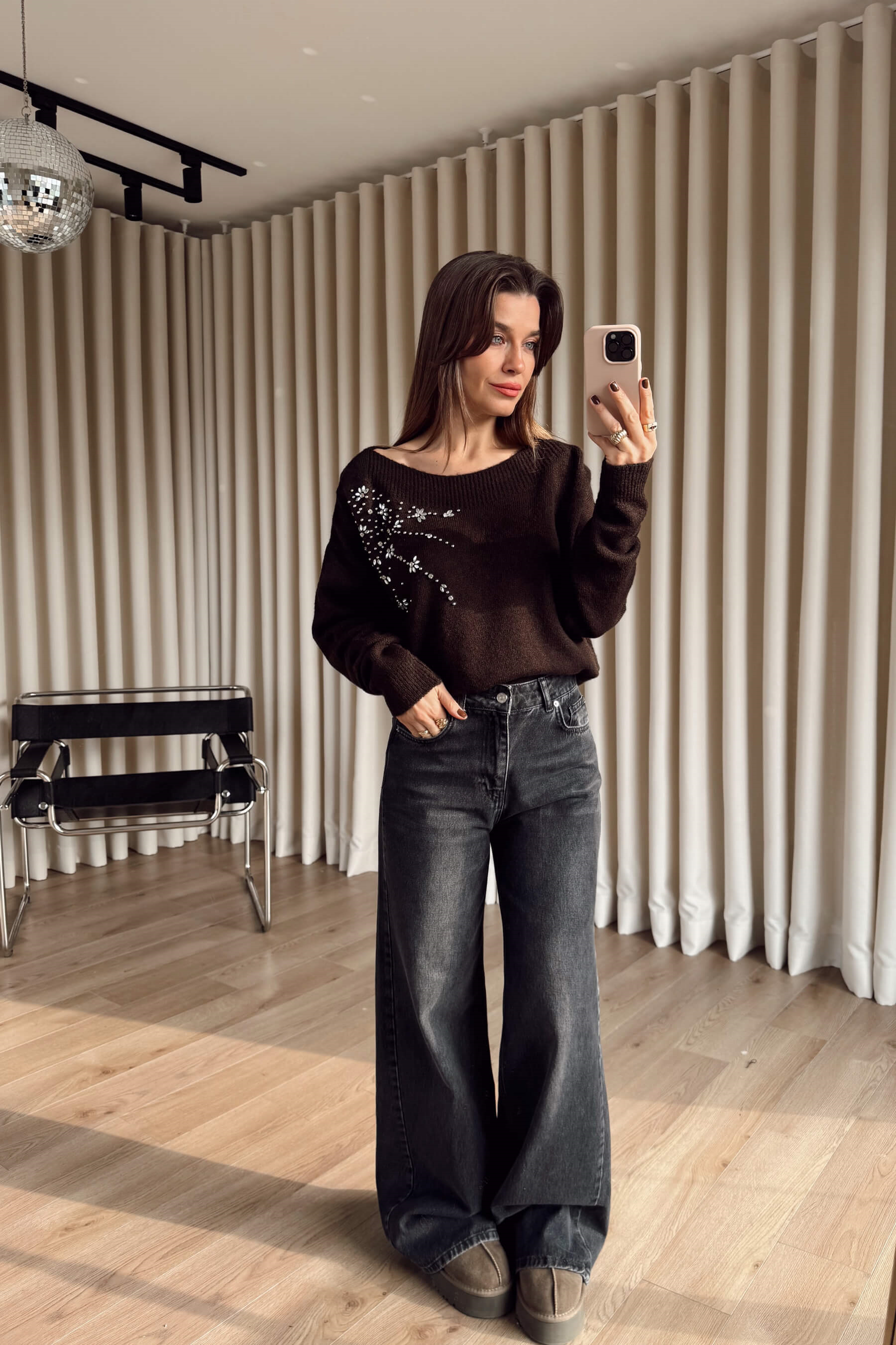 Koyu Kahve Omzu Taş Detaylı Oversize Triko Kazak