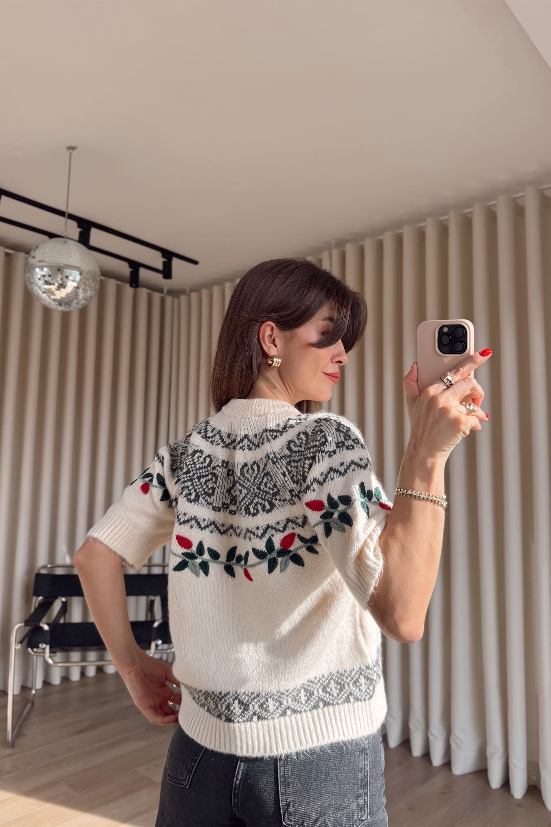 Krem Yaprak Nakışlı Kazak