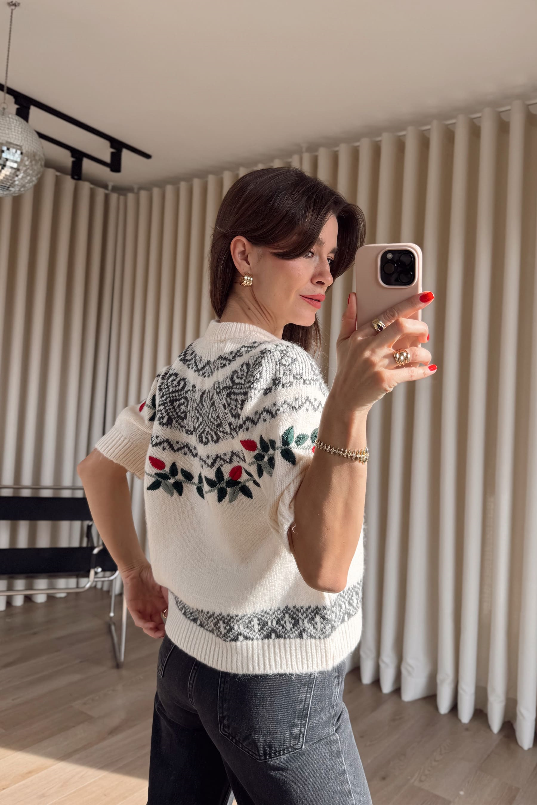 Krem Yaprak Nakışlı Kazak