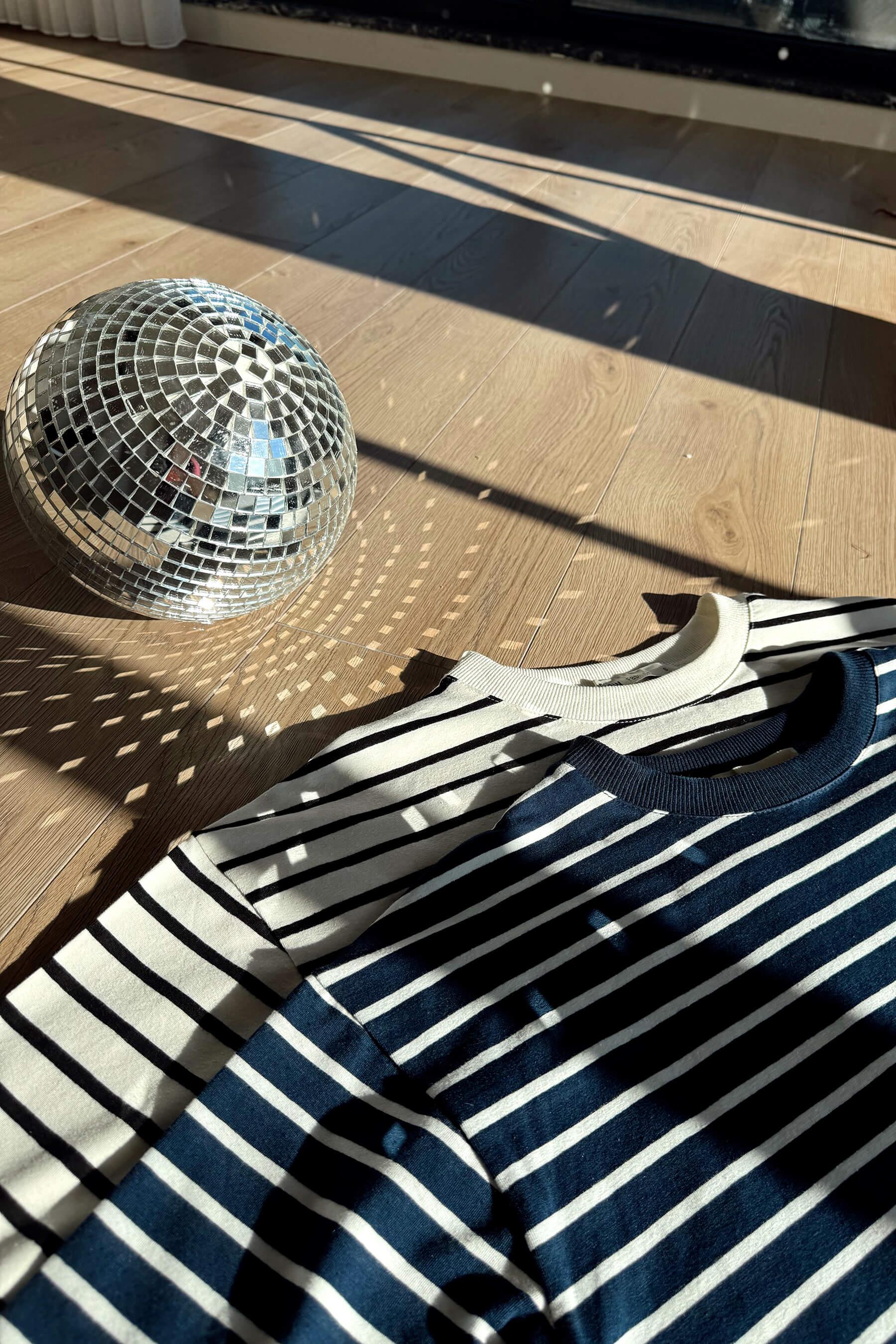 Lacivert Beyaz Çizgili Bisiklet Yaka Premium İnce Sweat