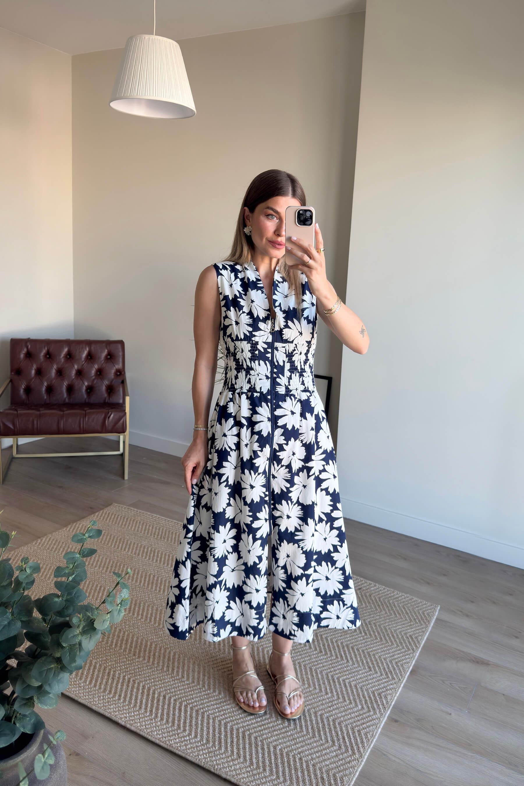 Lacivert Beyaz Zambak Desenli Gipeli Fermuarlı Vatkalı Elbise